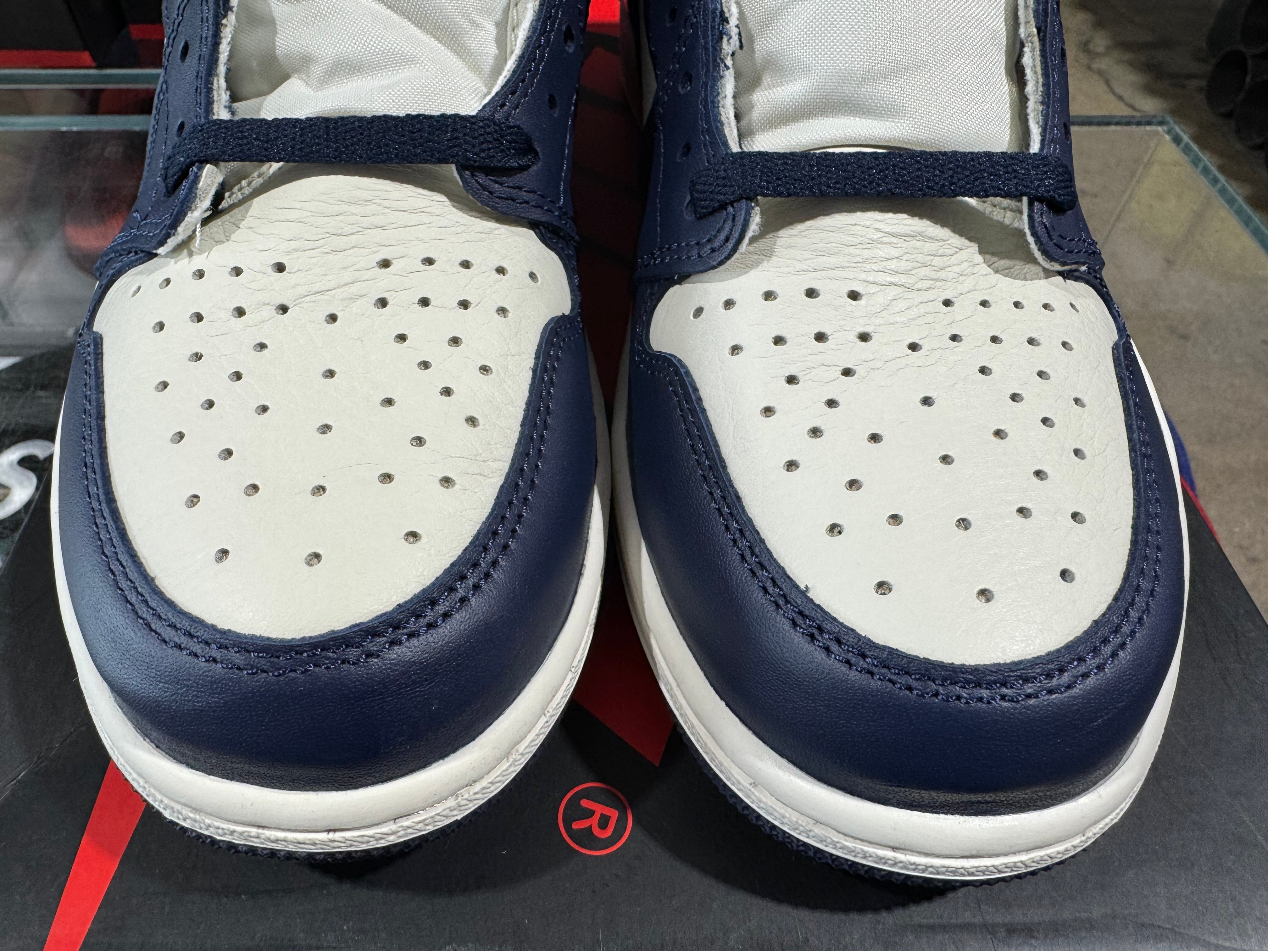 Air Jordan 1 Retro High OG - Obsidian UNC