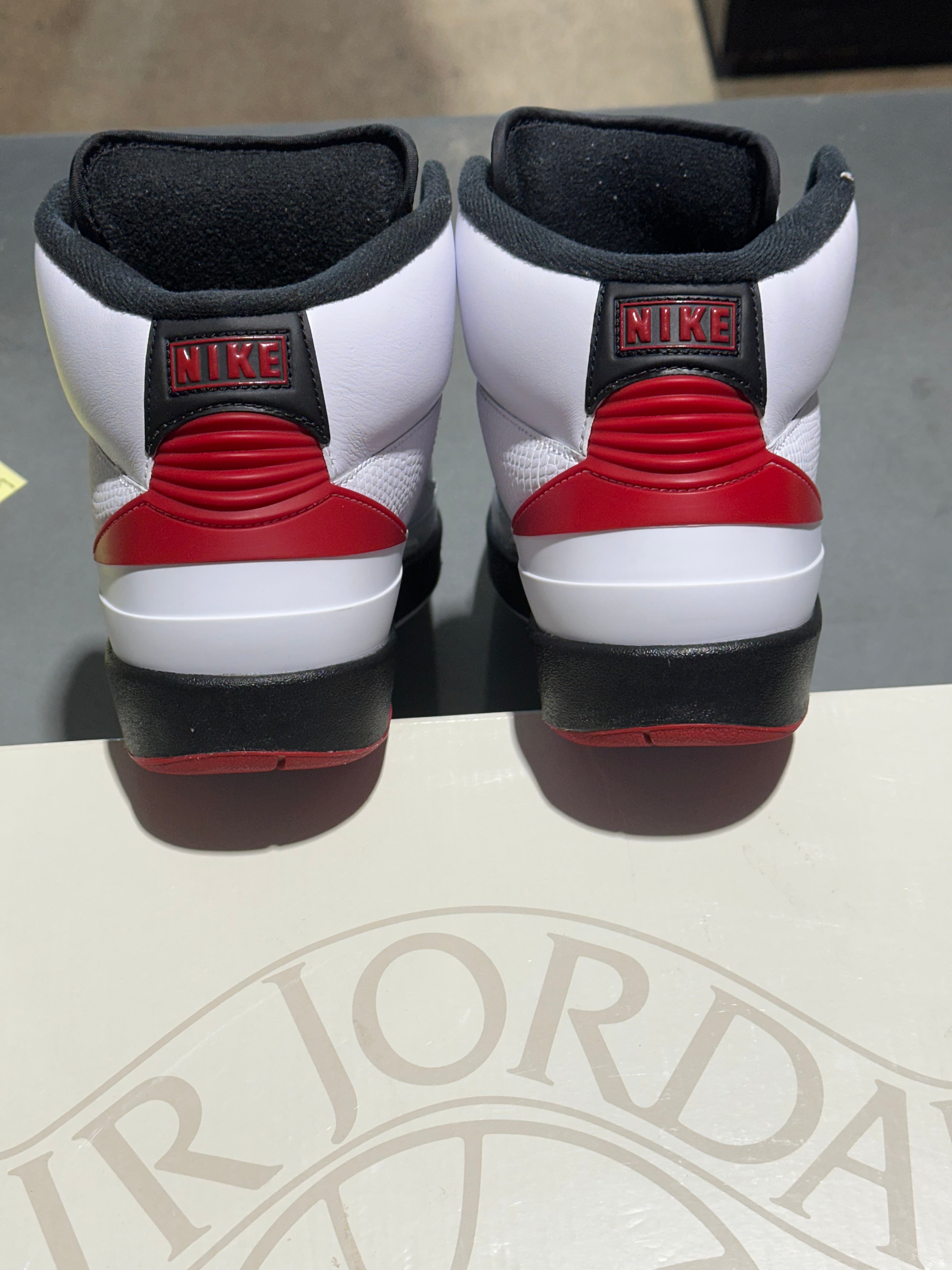 Air Jordan 2 Retro OG - Chicago 2022 Size 9.5