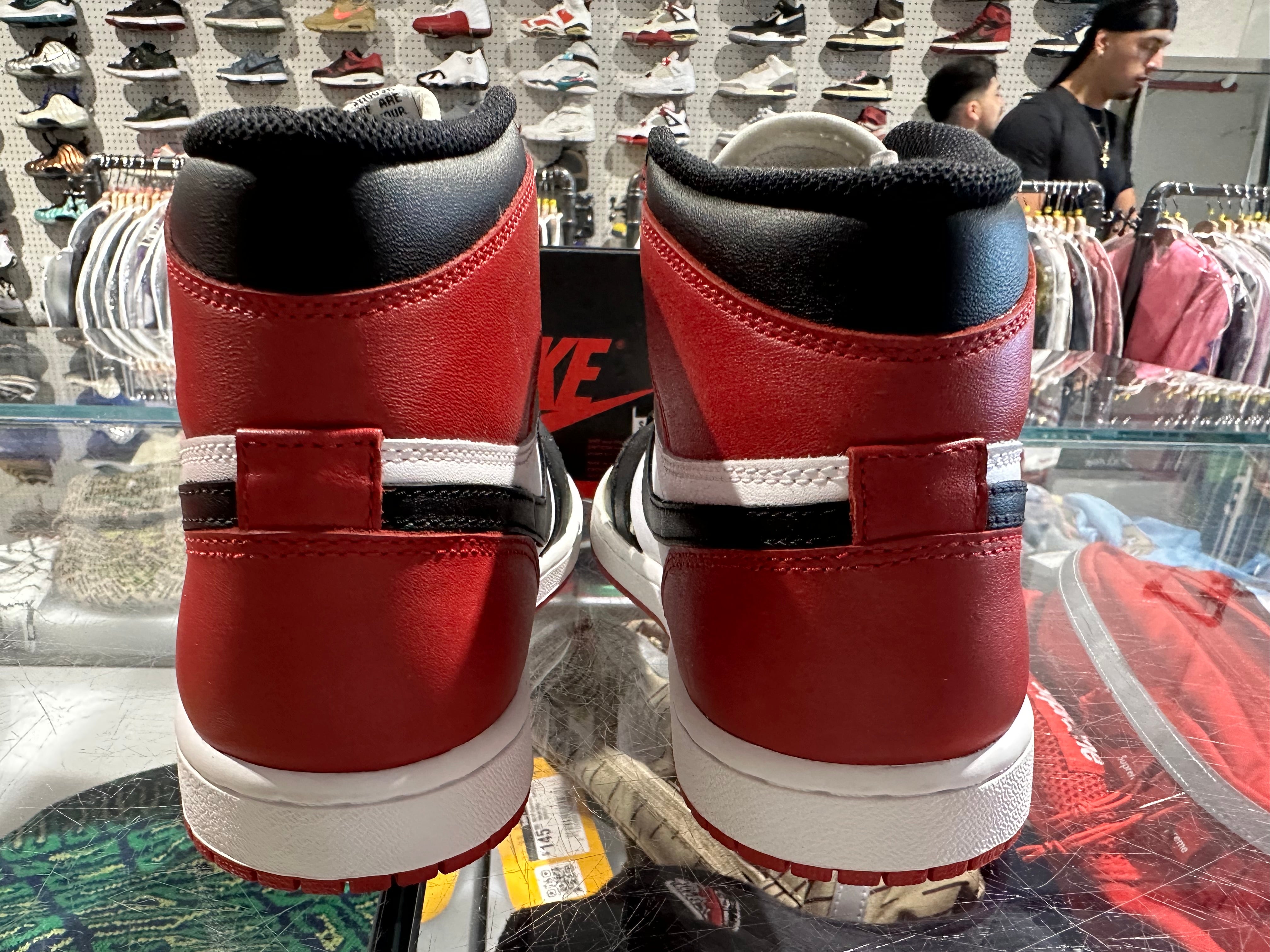 Air Jordan 1 Retro - Black Toe 2013 Size 7.5