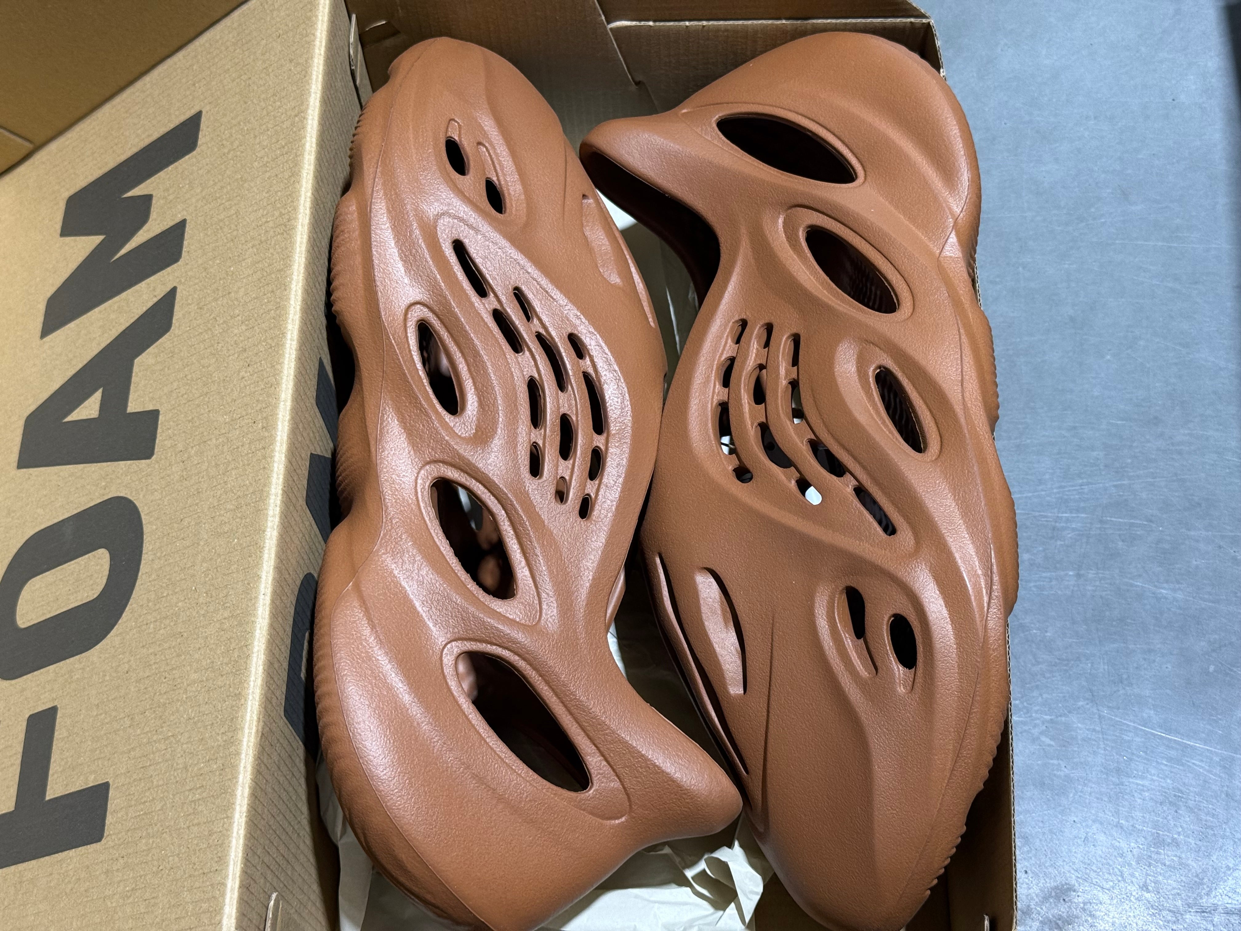 Adidas Yeezy Foam RNNR - Clay Red