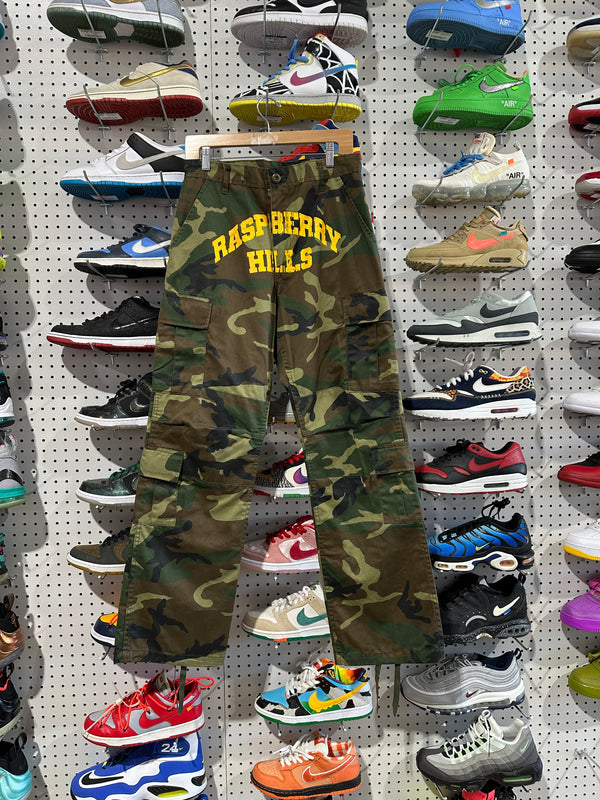 NEW GV Gallery Raspberry Cargo Pants - Green Camo Size Small