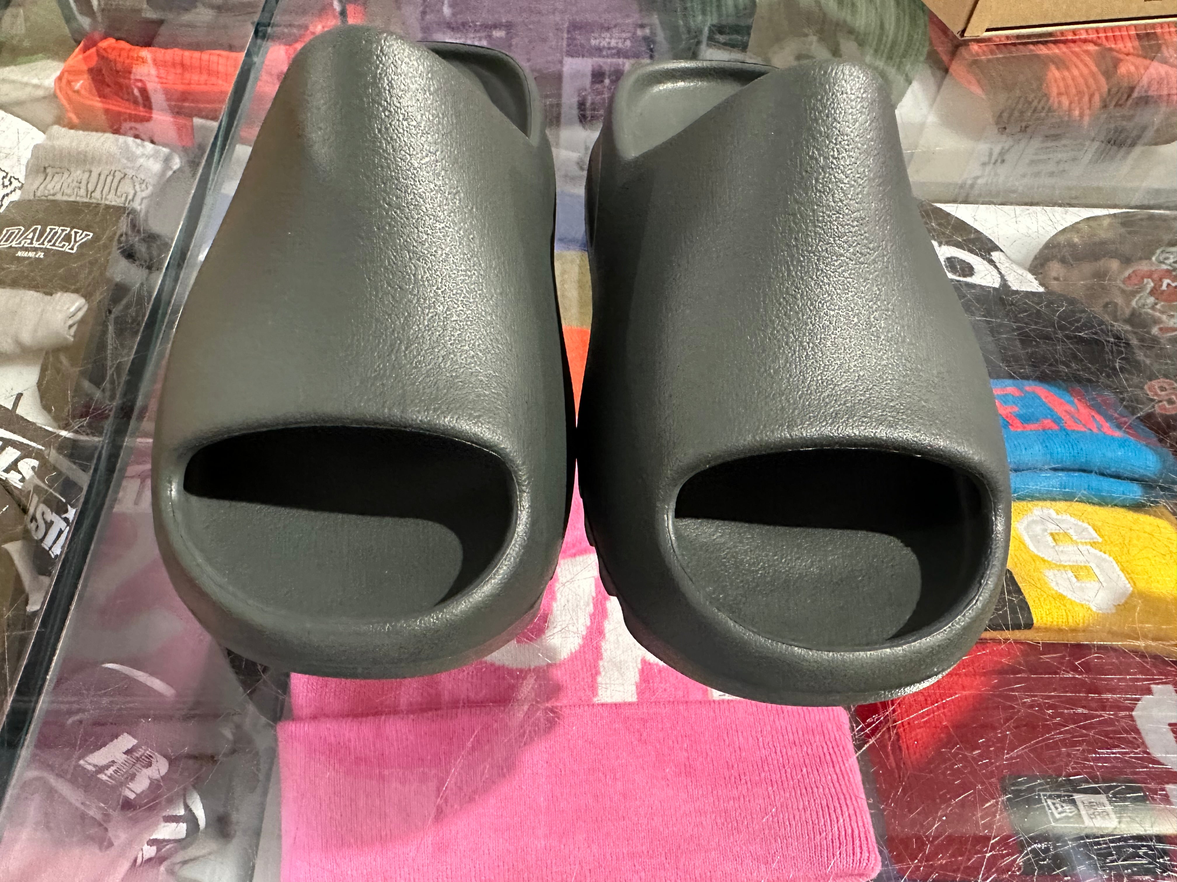Adidas Yzy Slide Kids - Dark Onyx Size 2