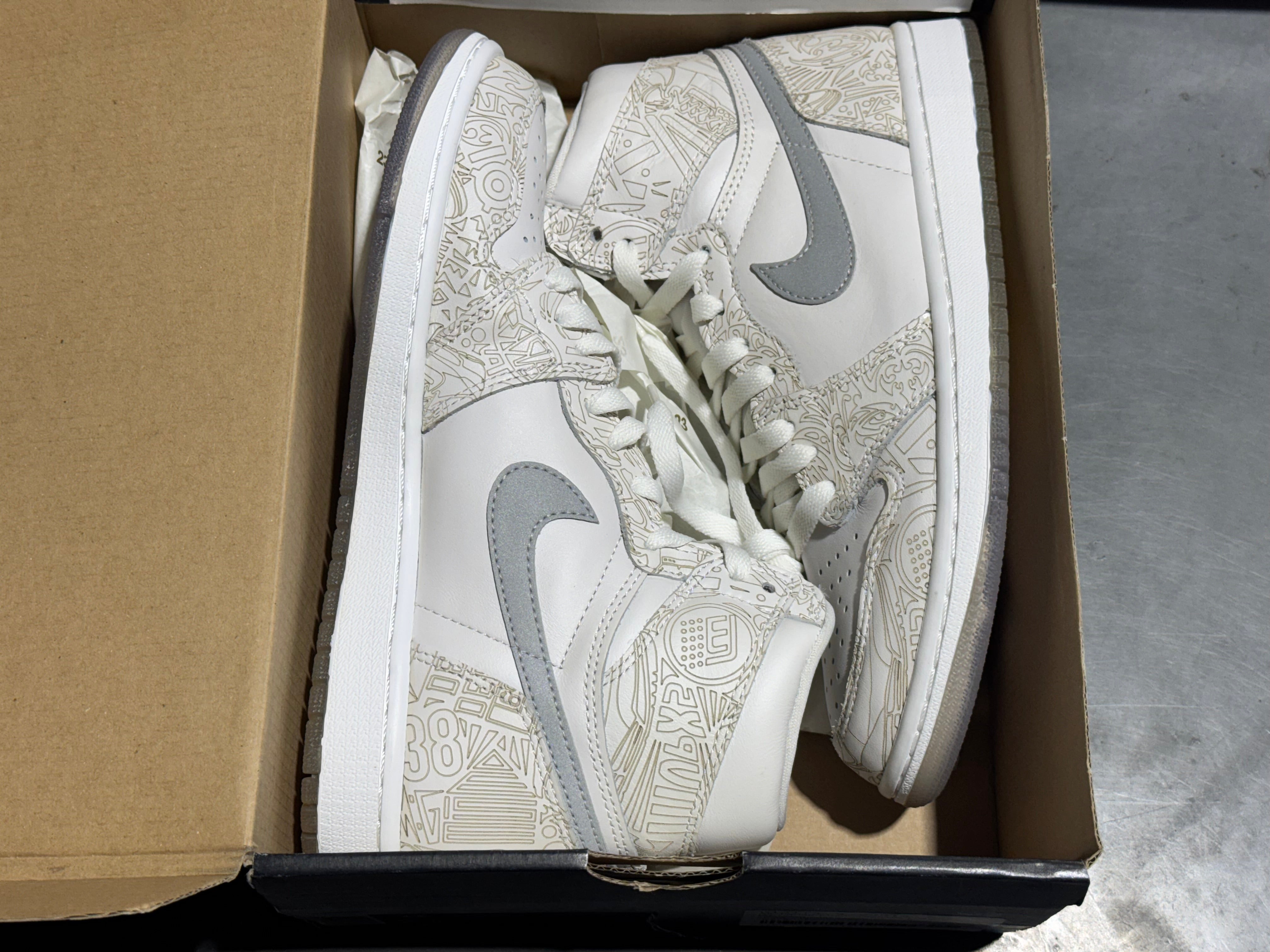 Air Jordan 1 Retro Hi OG Laser 2015 Size 8