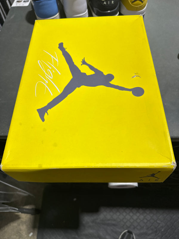 Air Jordan 4 Retro - Lightning Size 8.5
