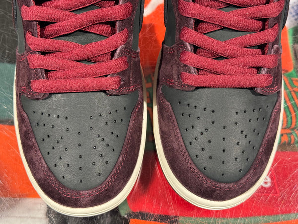 Nike SB Dunk Low - Riot Skateshop