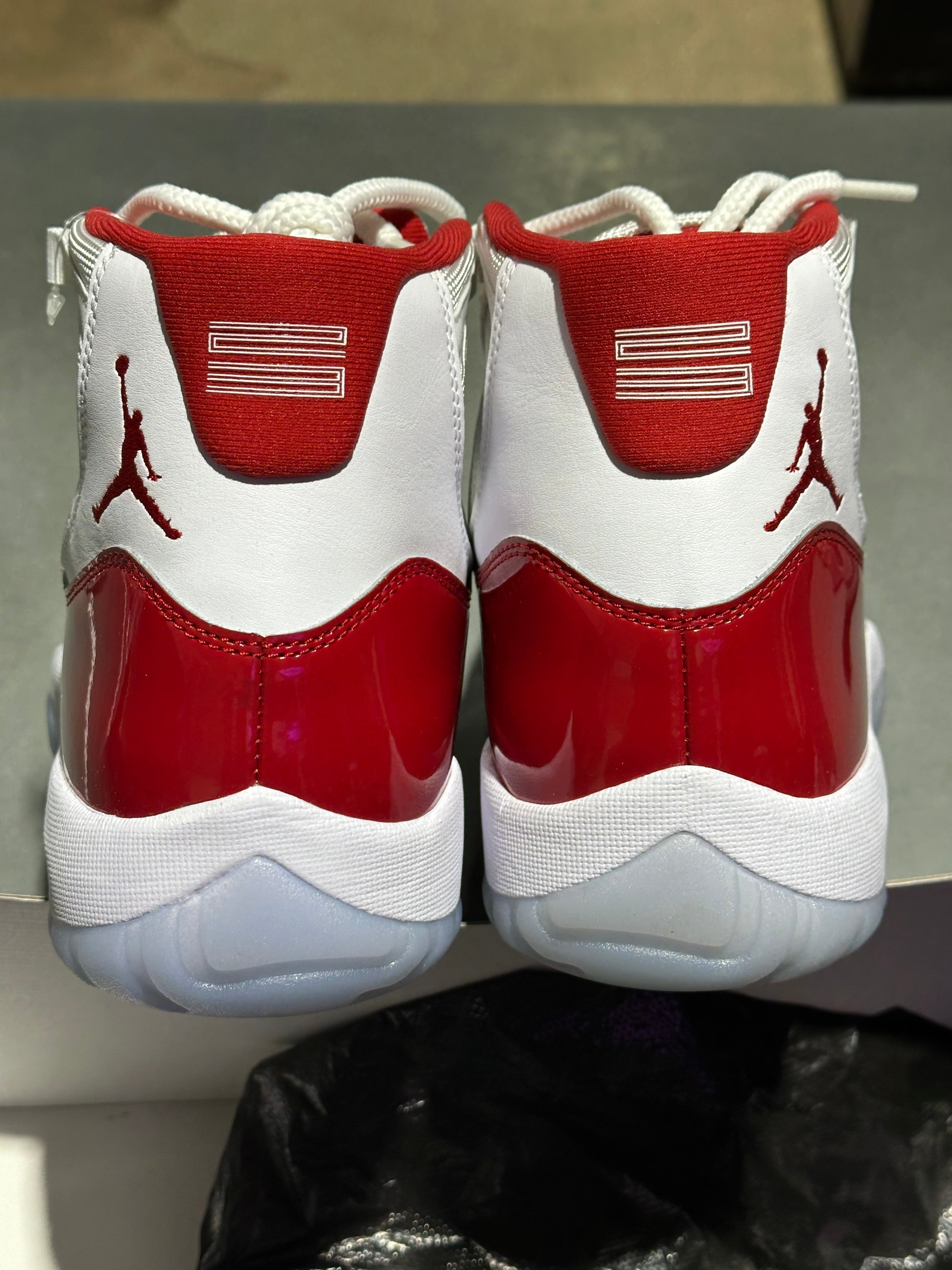 Air Jordan 11 Retro - Cherry