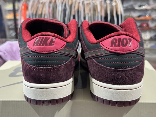 Nike SB Dunk Low - Riot Skateshop