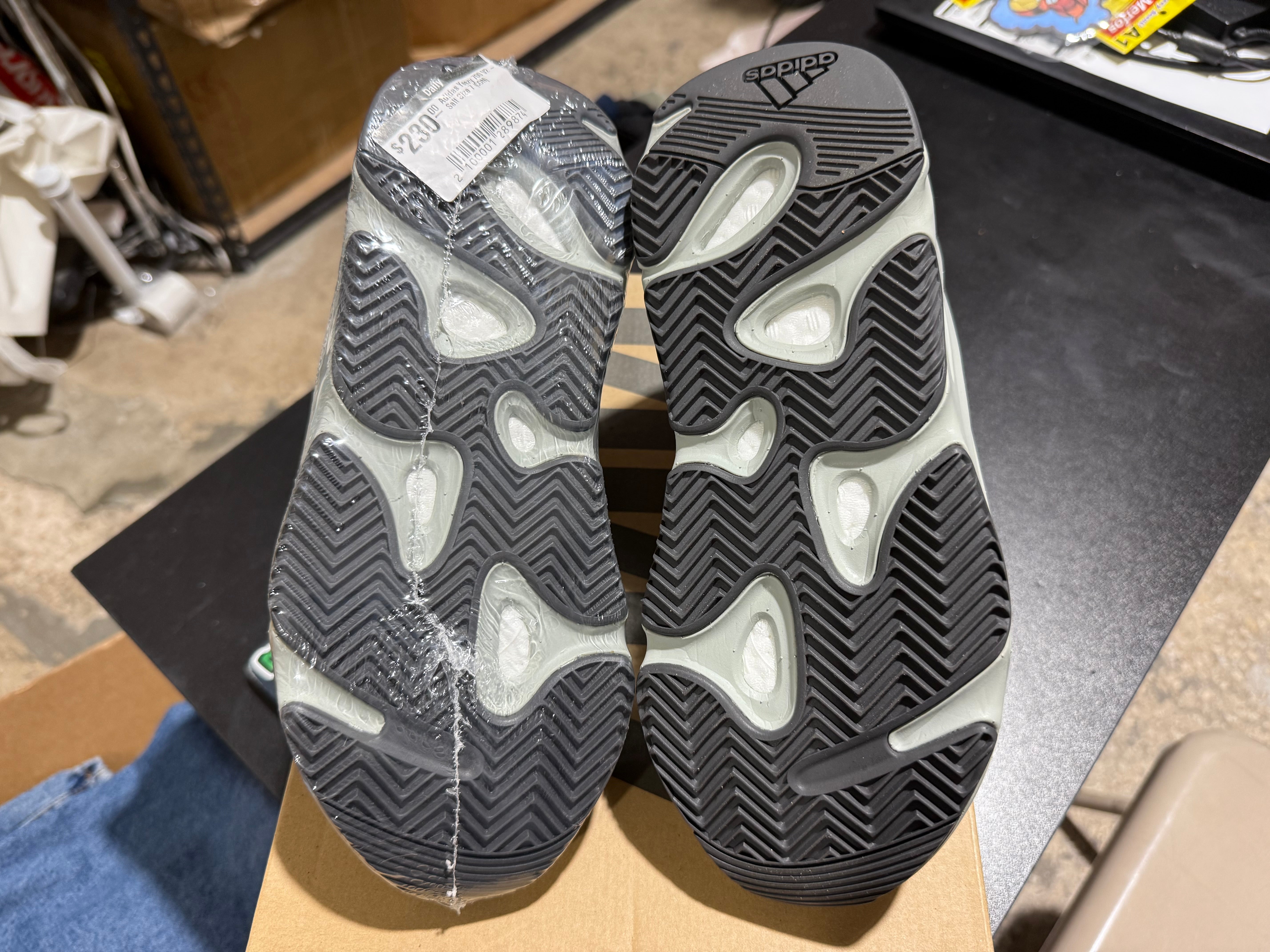 Adidas Yeezy 700 V2 - Salt Size 7