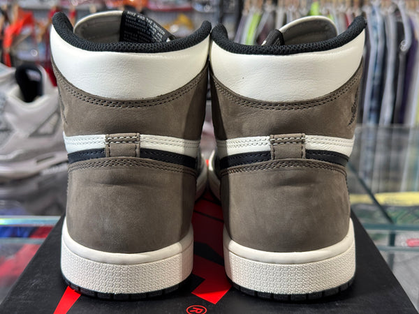 Air Jordan 1 Retro High OG - Mocha Size 8