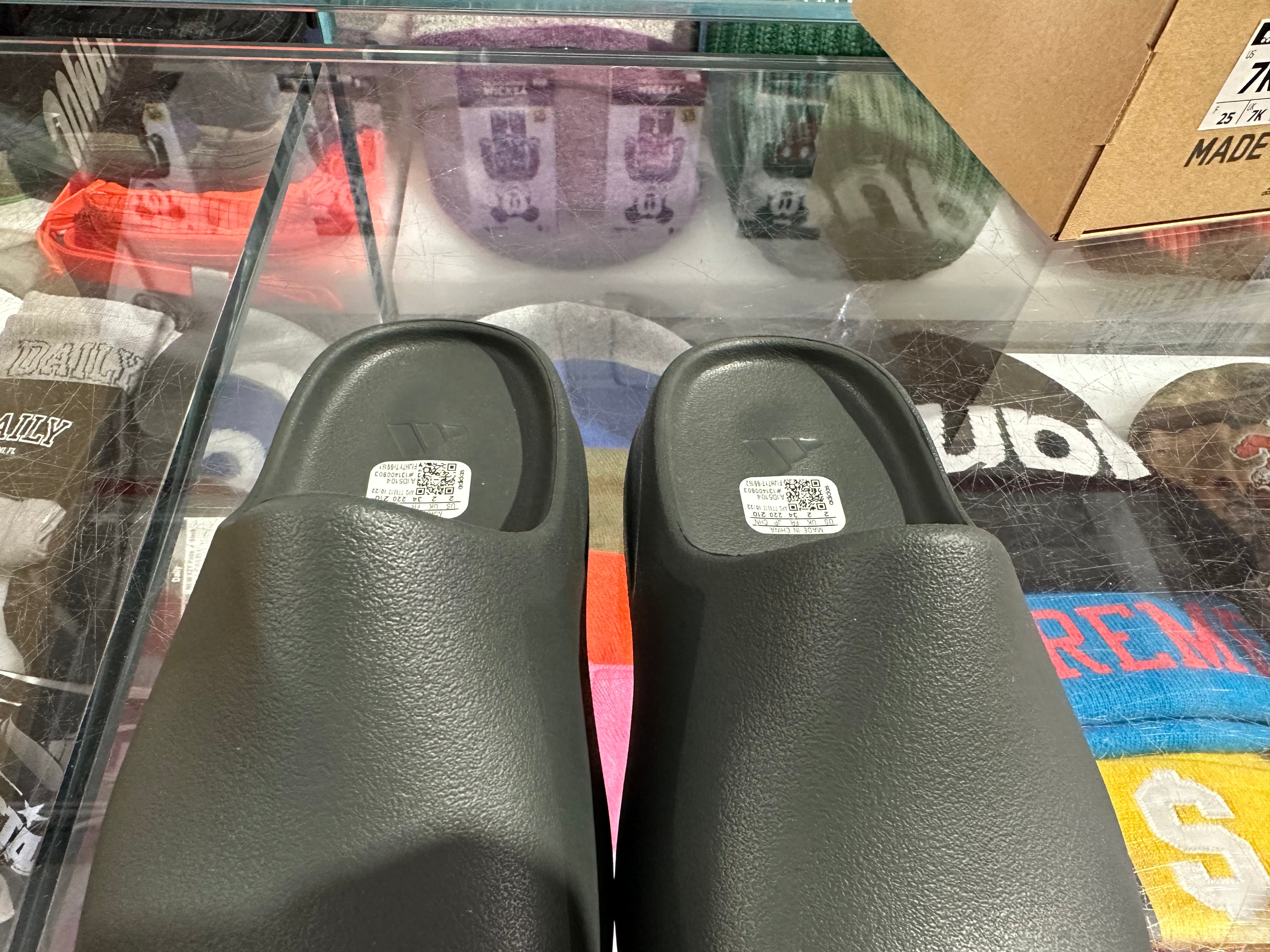 Adidas Yzy Slide Kids - Dark Onyx Size 2