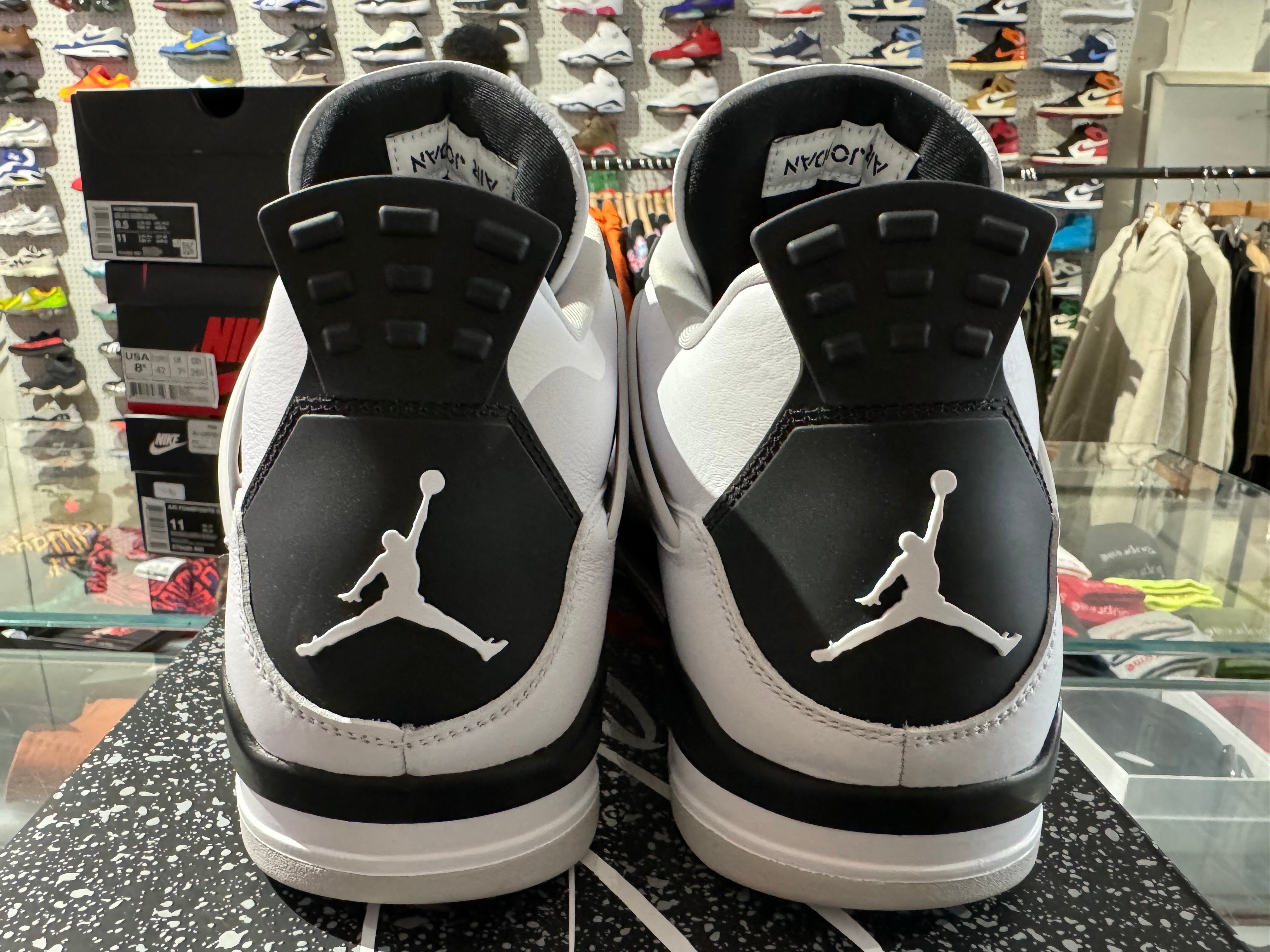 Air Jordan 4 Retro - Military Black Size 9.5