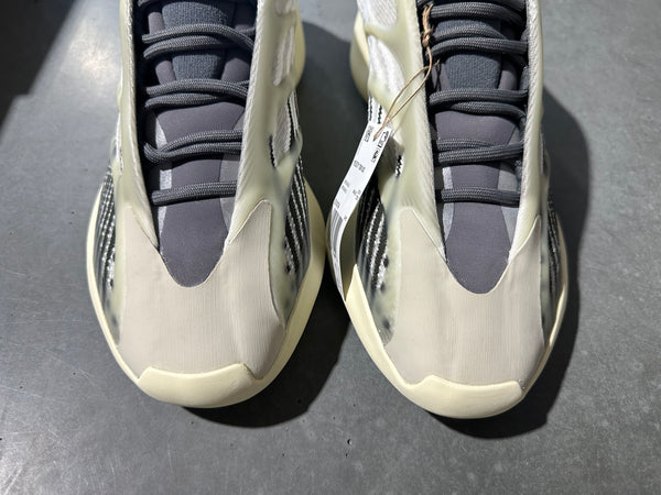 adidas Yeezy 700 V3 - Fade Salt Size 11