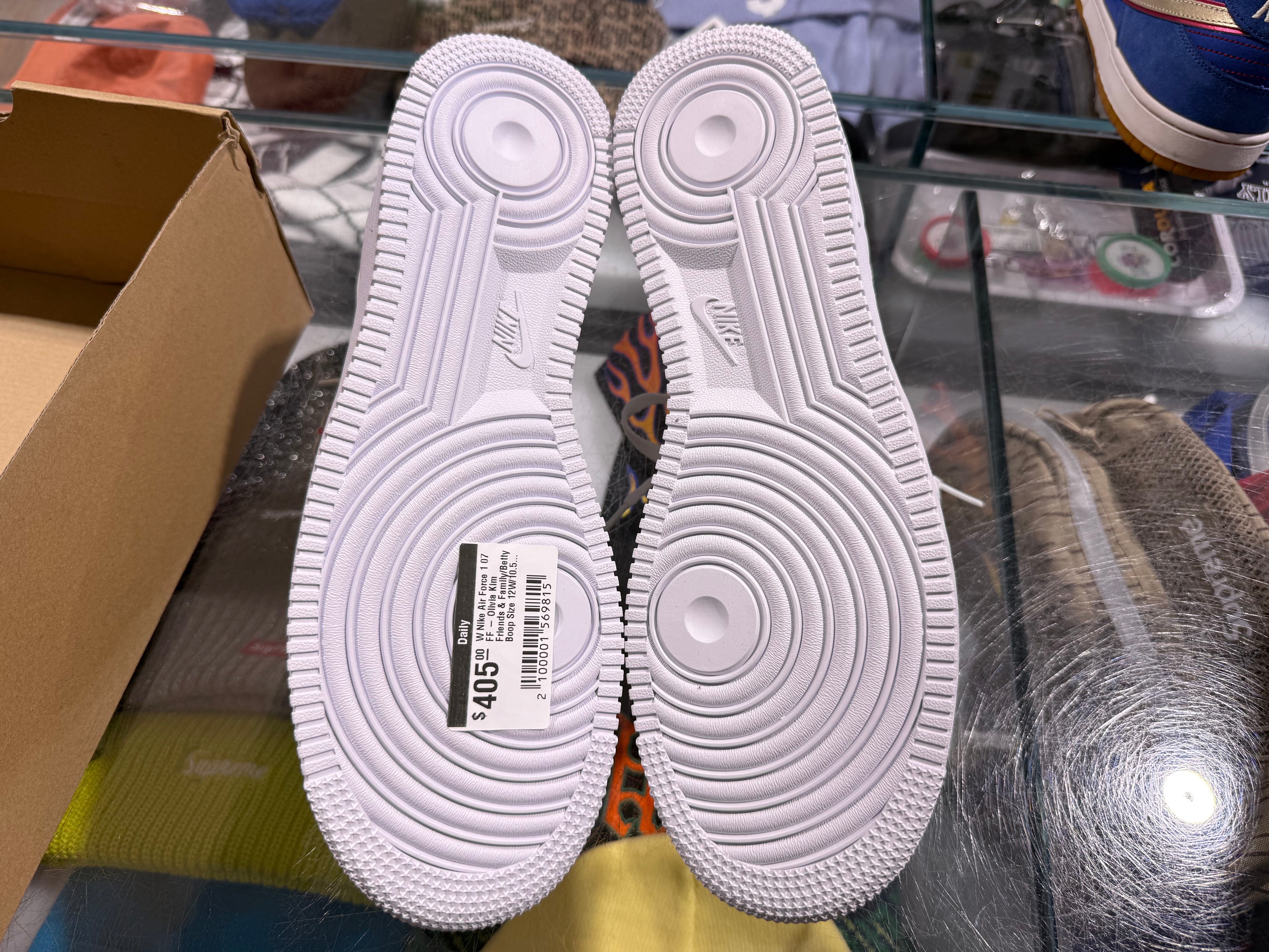 W Nike Air Force 1 07 FF - Olivia Kim Friends & Family/Betty Boop Size 12W/10.5M