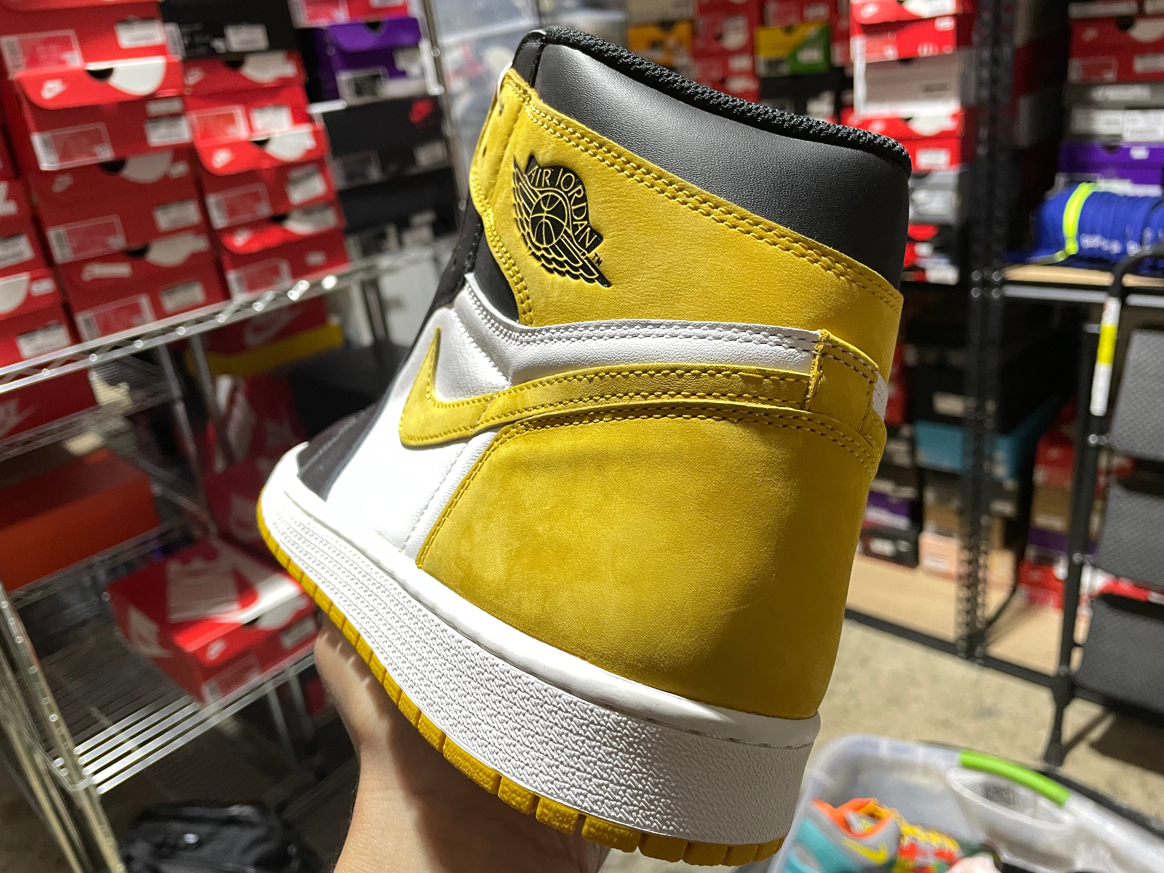 Air Jordan 1 Retro High OG - Yellow Ochre Size 12.5