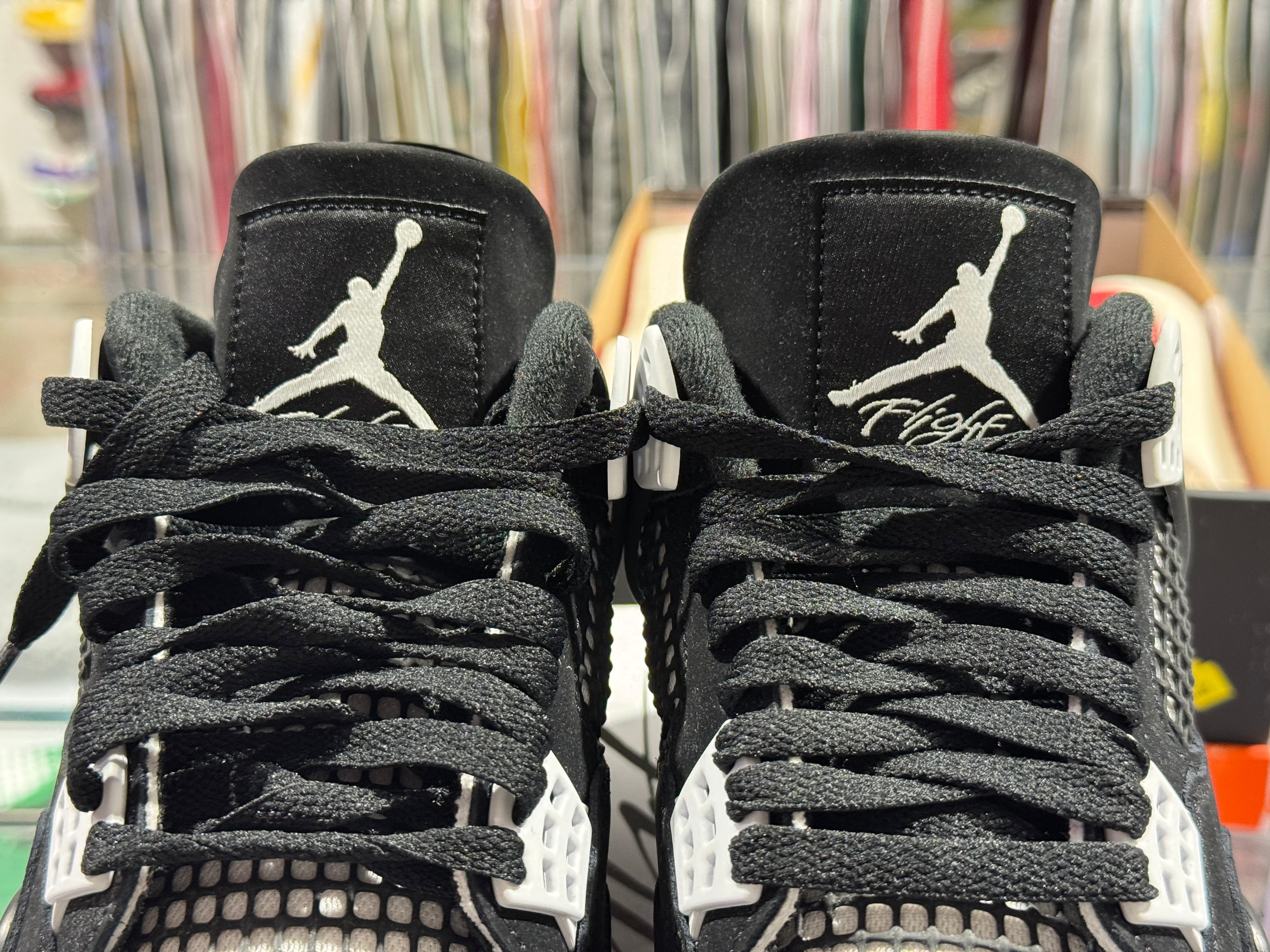 Air Jordan 4 Retro - White Thunder Size 8