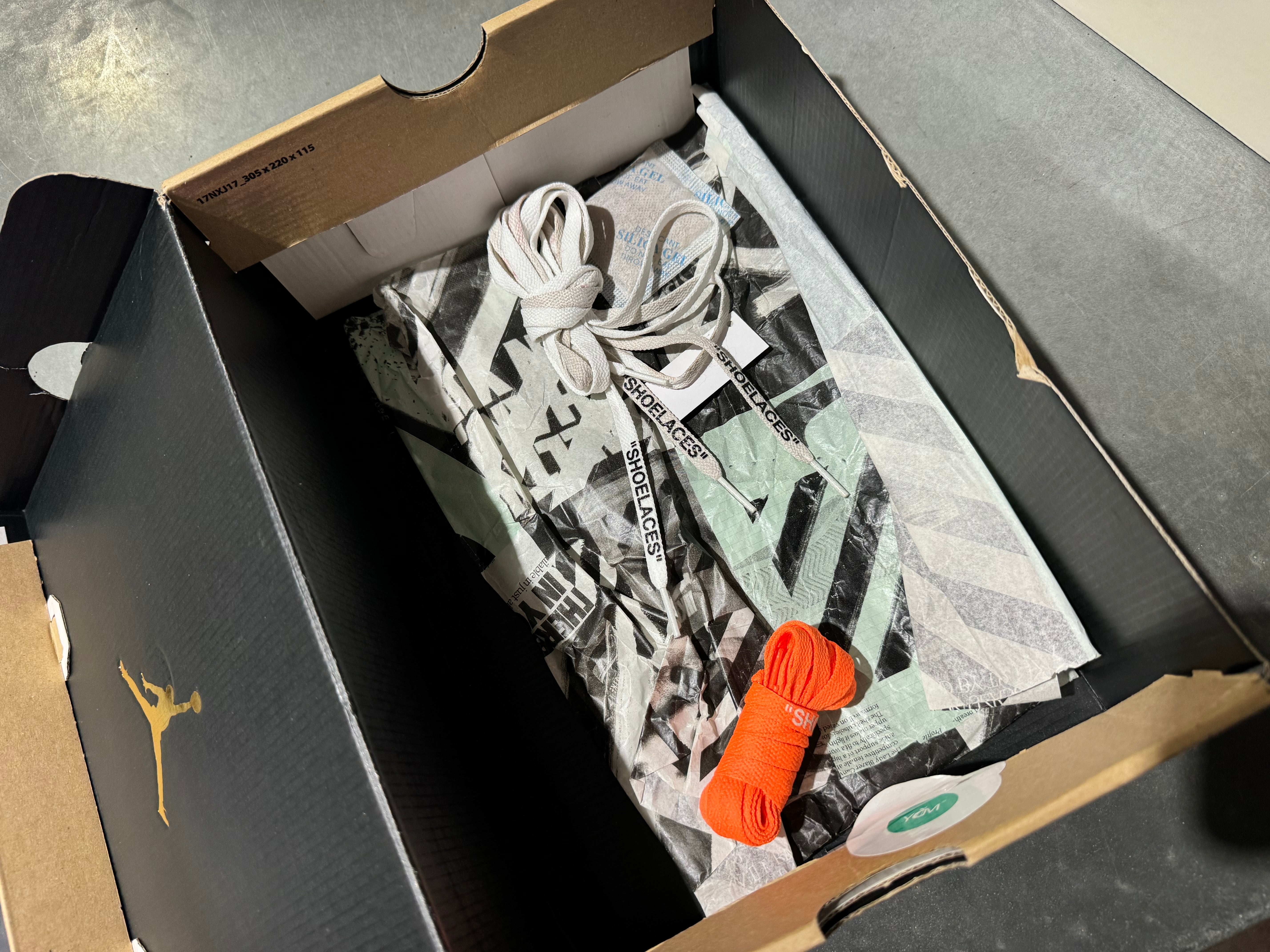 Air Jordan 1 x Off White - Chicago Size 8.5