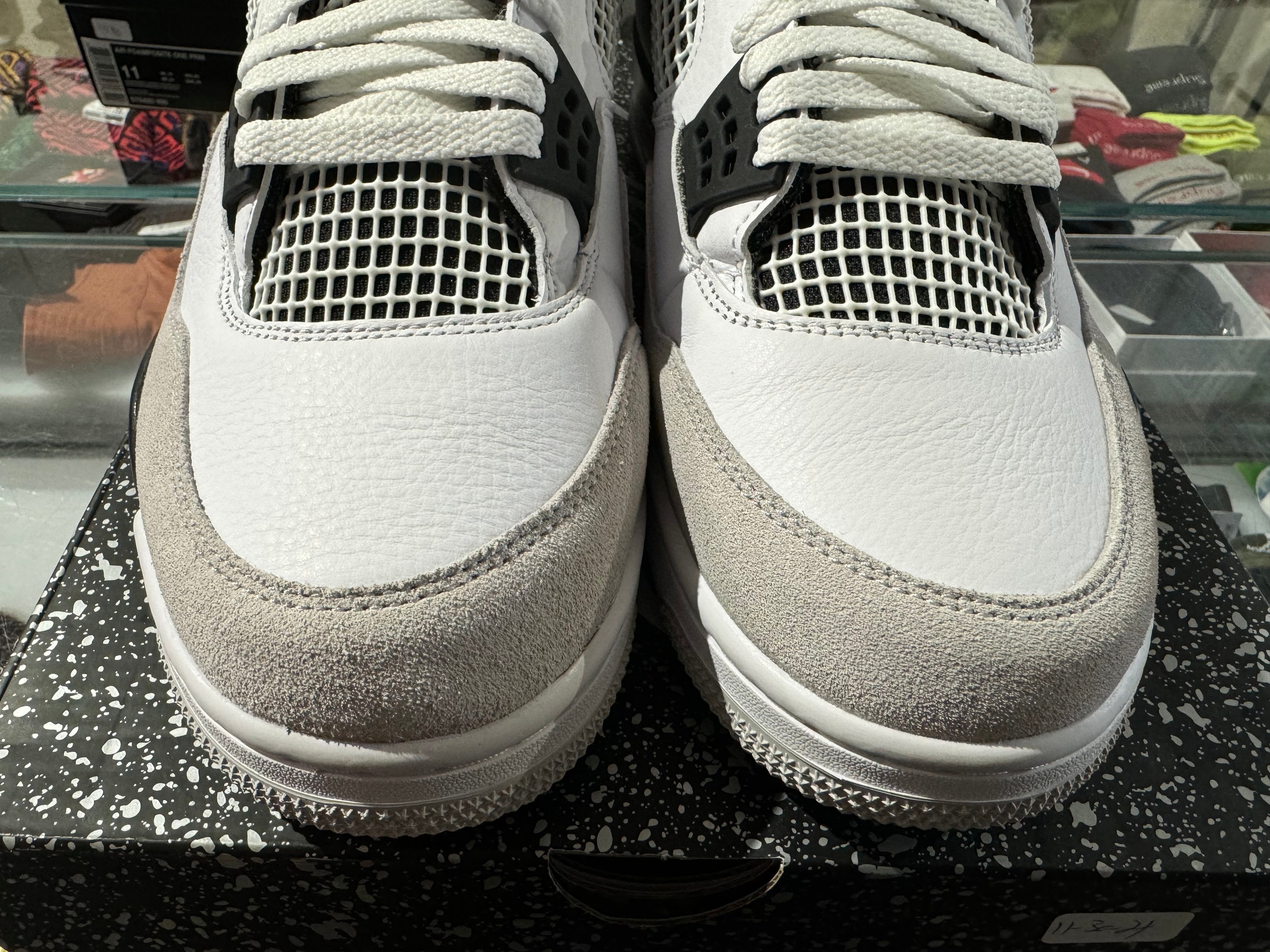 Air Jordan 4 Retro - Military Black Size 9.5