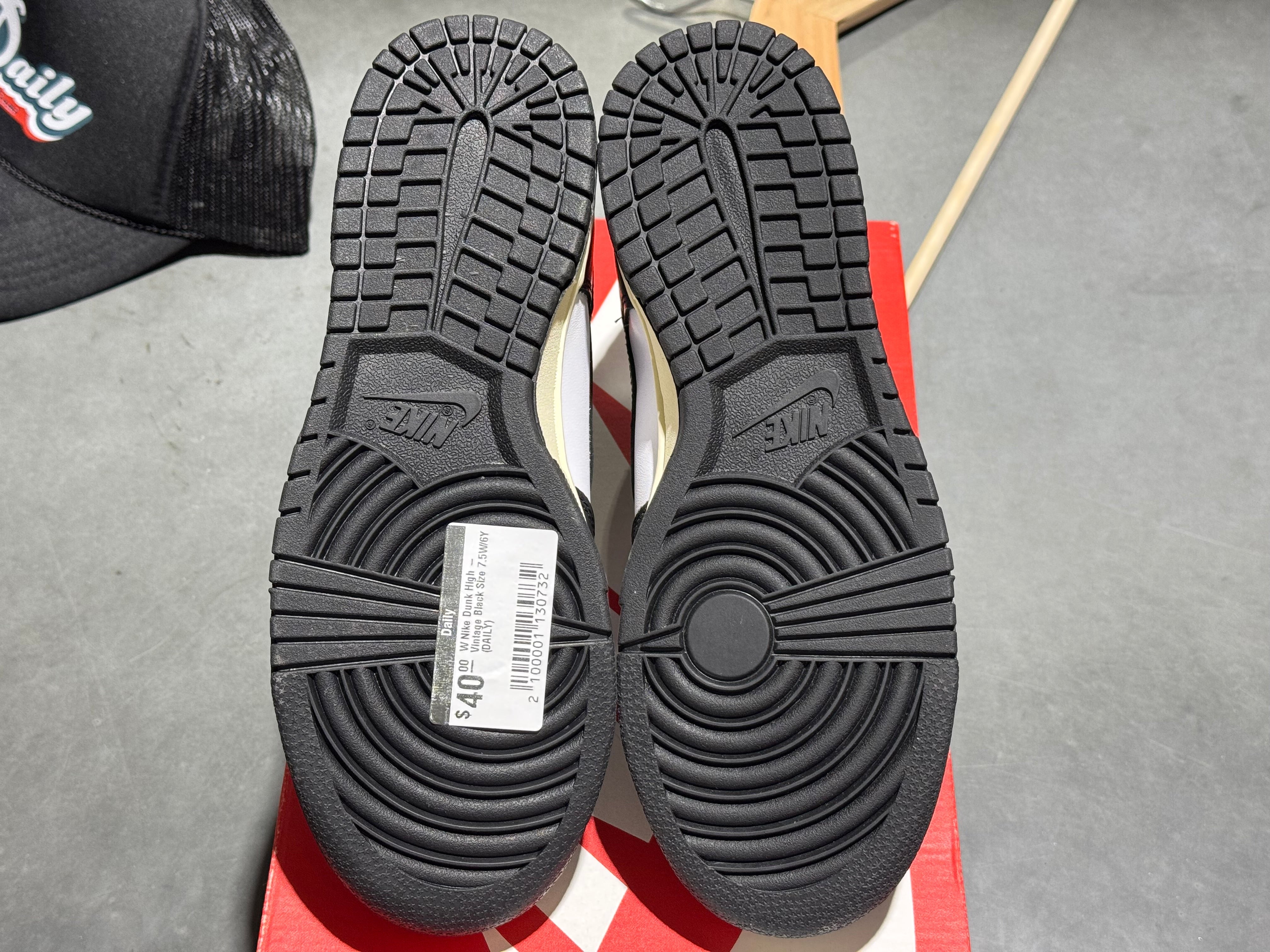 W Nike Dunk High - Vintage Black Size 7.5W/6Y