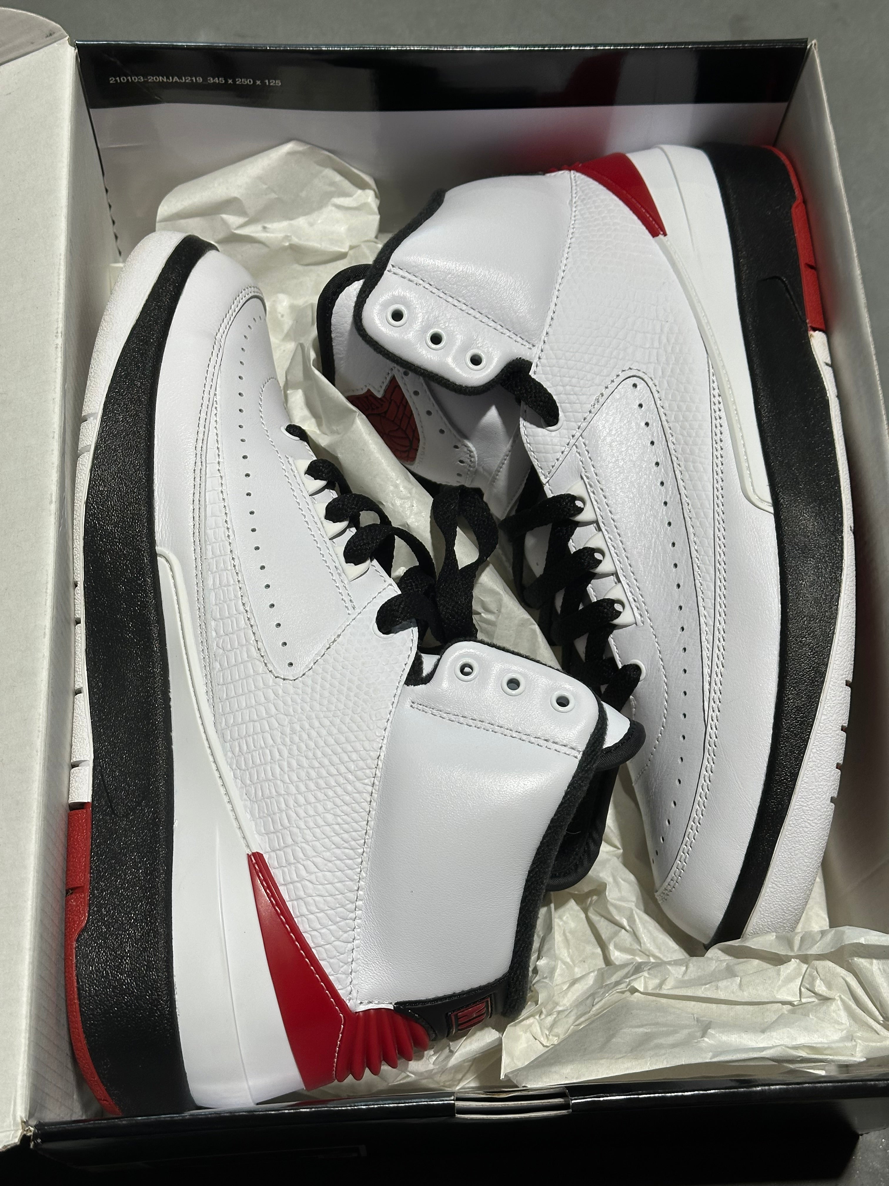 Air Jordan 2 Retro OG - Chicago 2022 Size 9.5