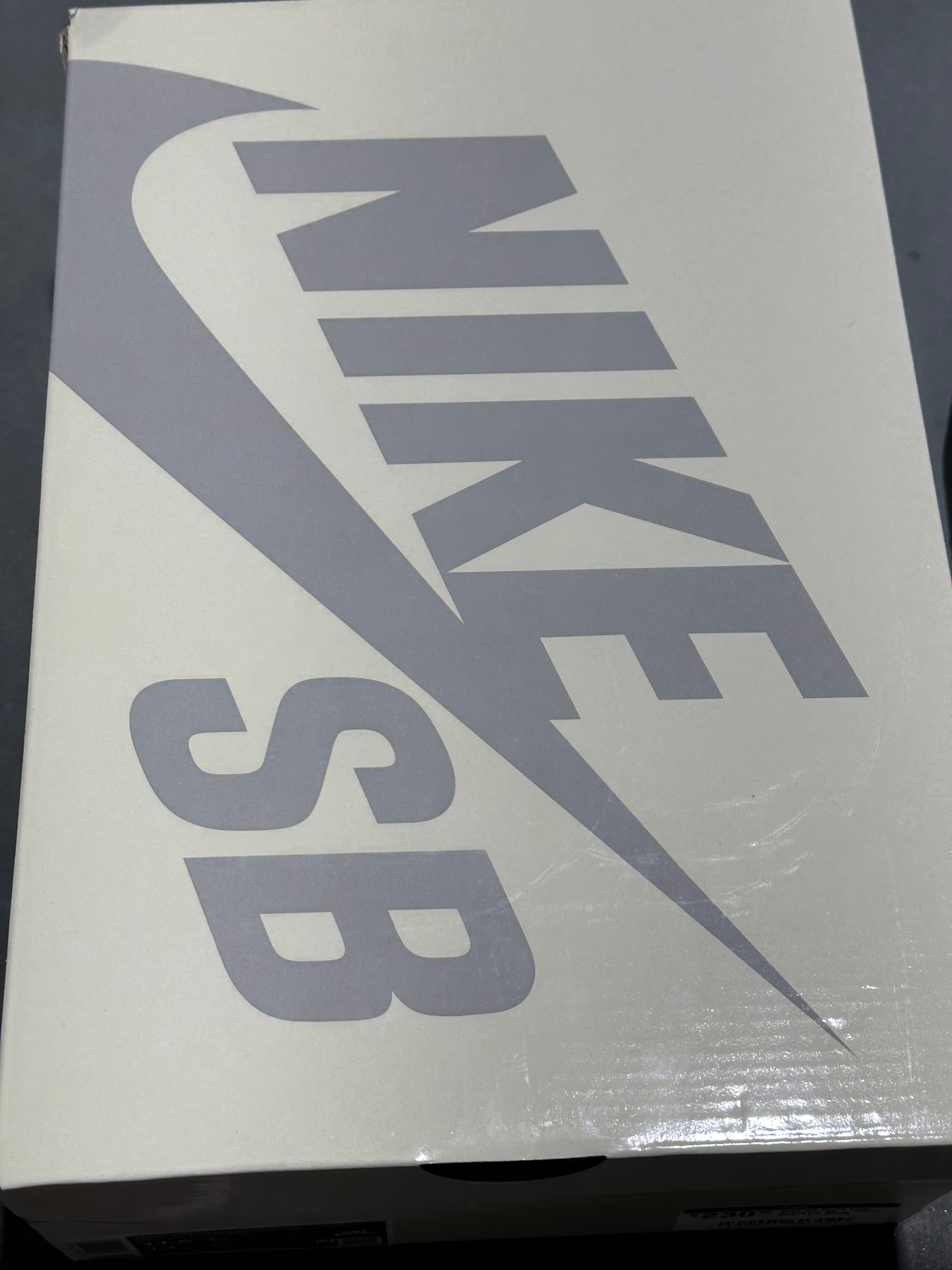Nike SB Dunk Low Supreme 94 - White Size 11.5