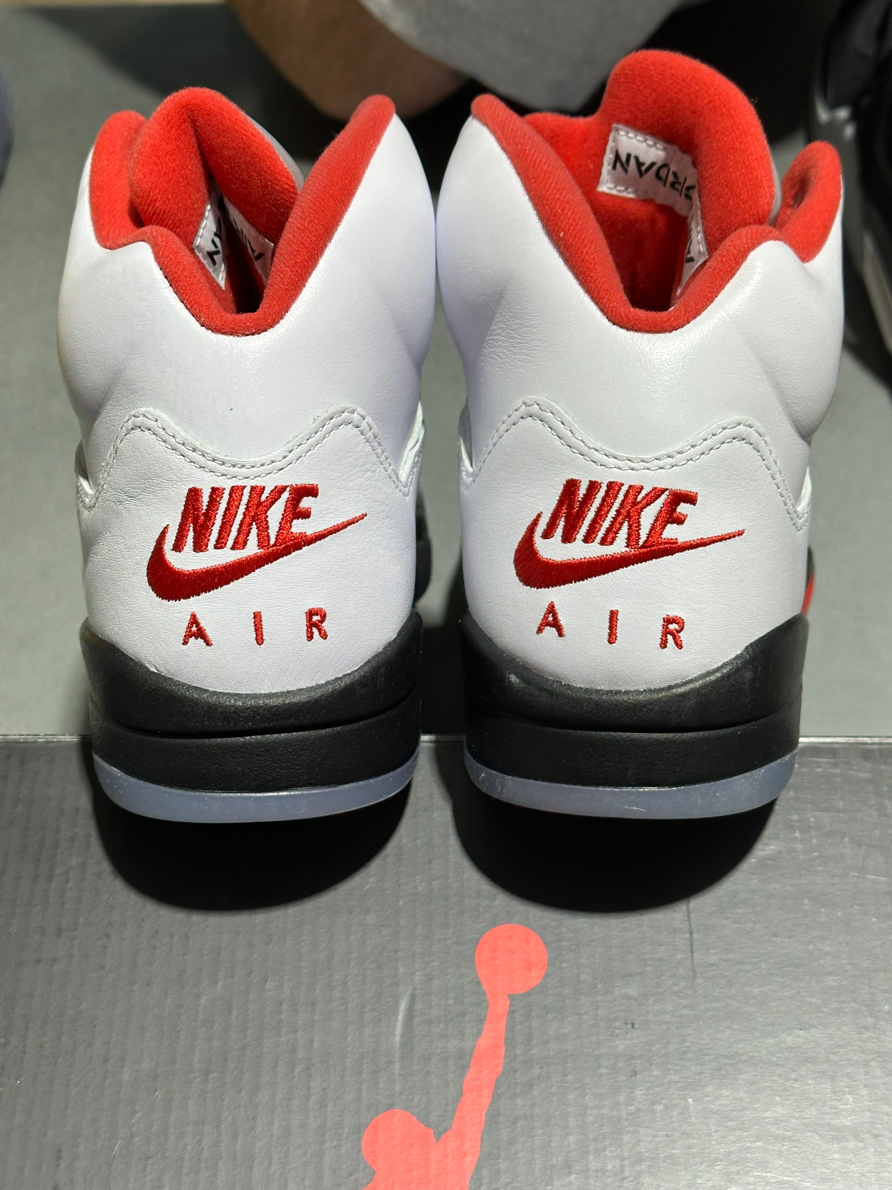 Air Jordan 5 Retro - Fire Red Silver Tongue 2020 Size 8.5