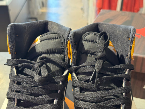 Air Jordan 1 Retro High OG - Yellow Taxi Size 10.5