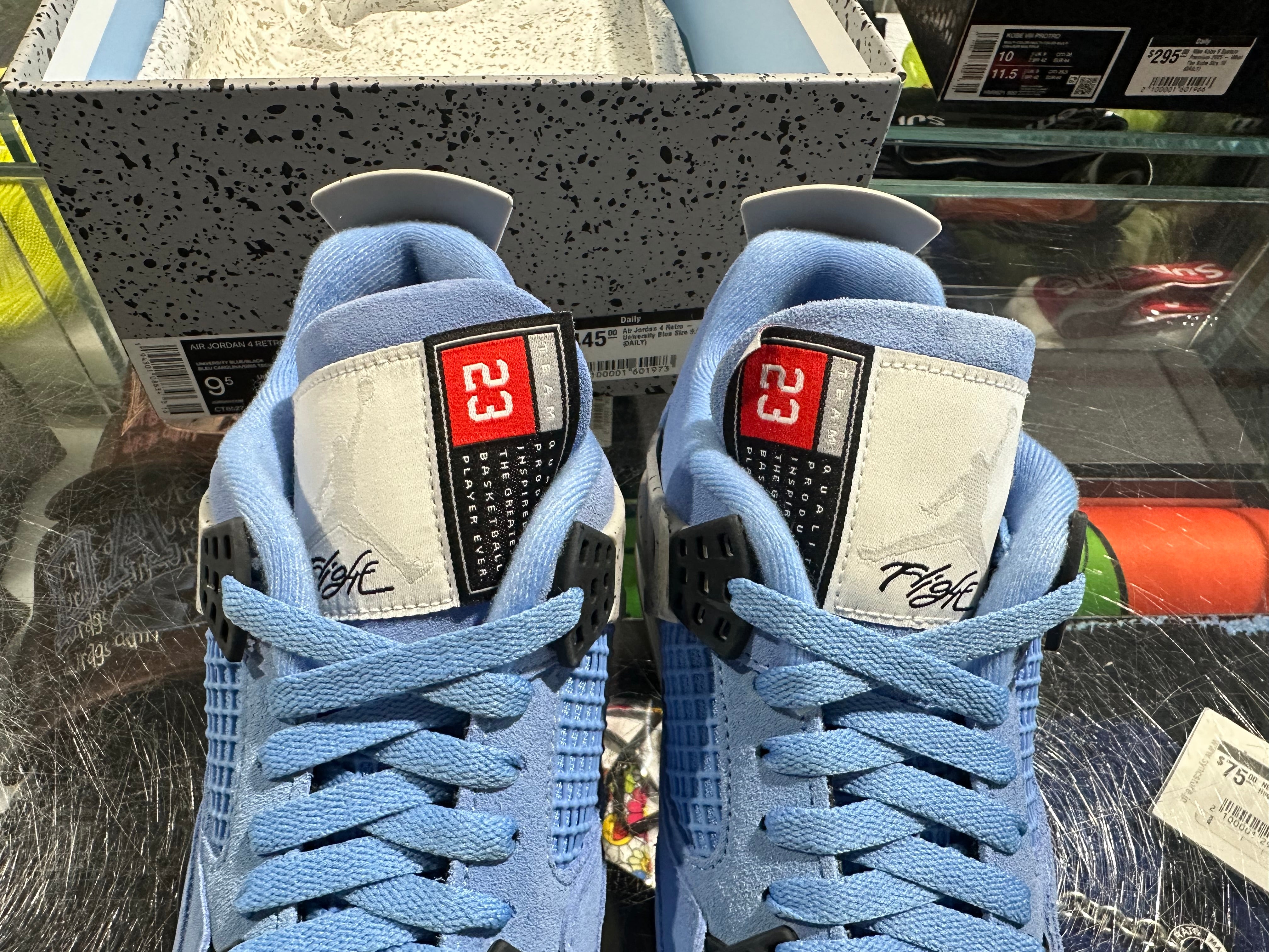 Air Jordan 4 Retro - University Blue Size 9.5