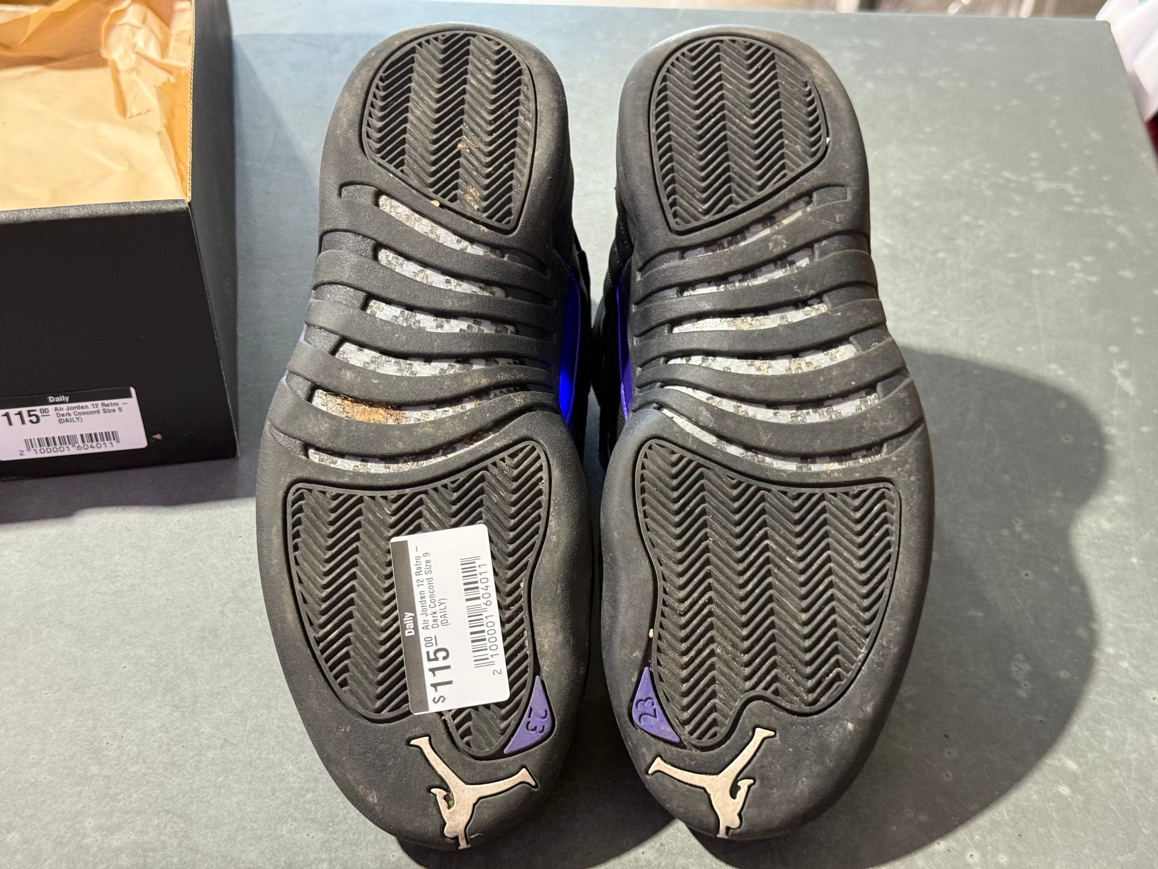 Air Jordan 12 Retro - Dark Concord Size 9