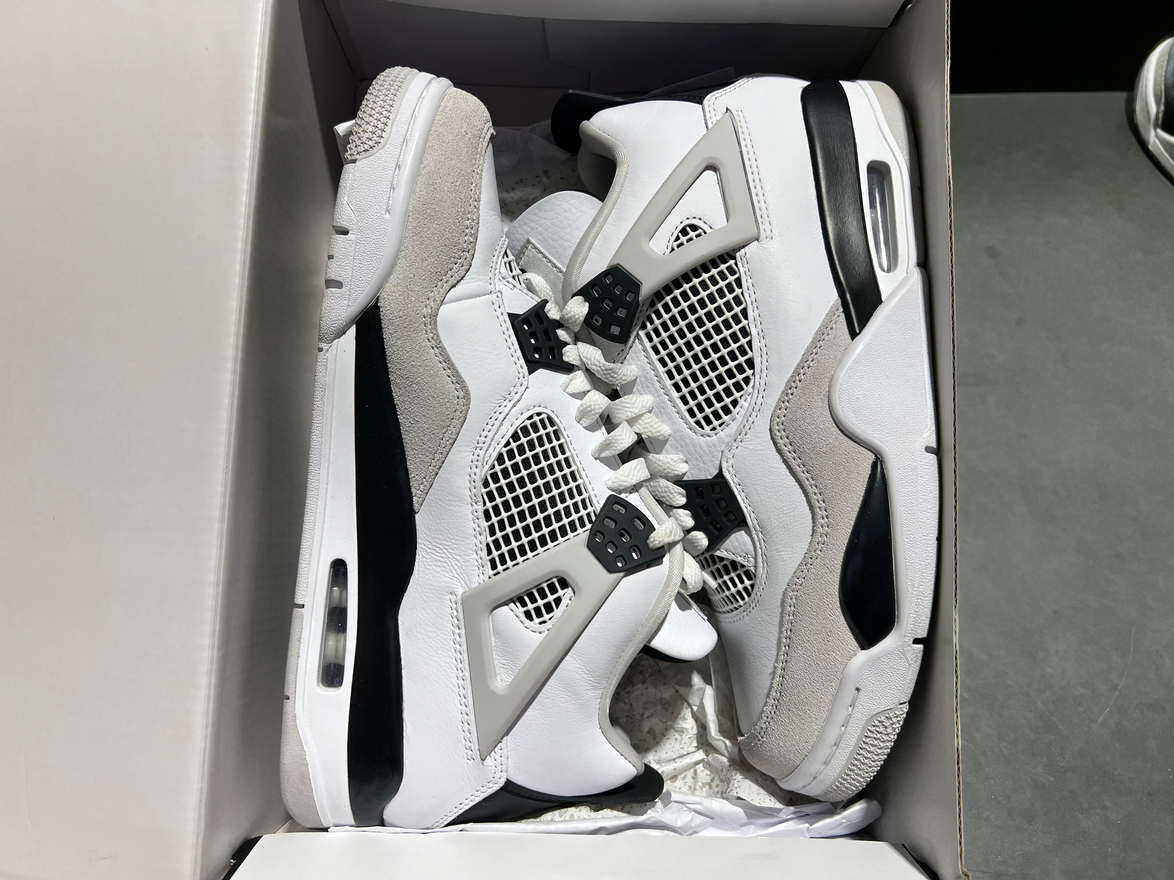 Air Jordan 4 Retro - Military Black Size 9