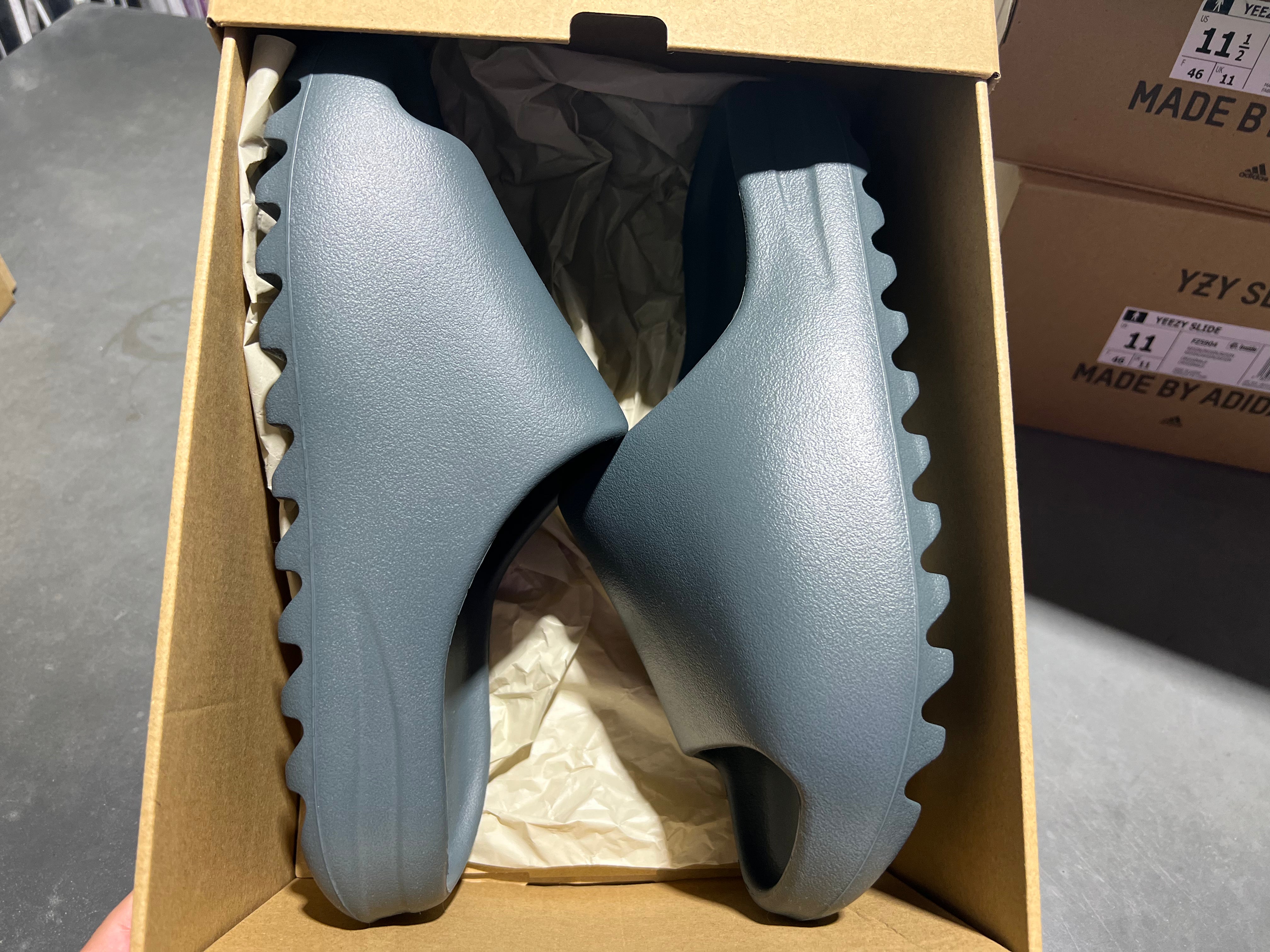 adidas Yeezy Slide - Slate Marine Size 11