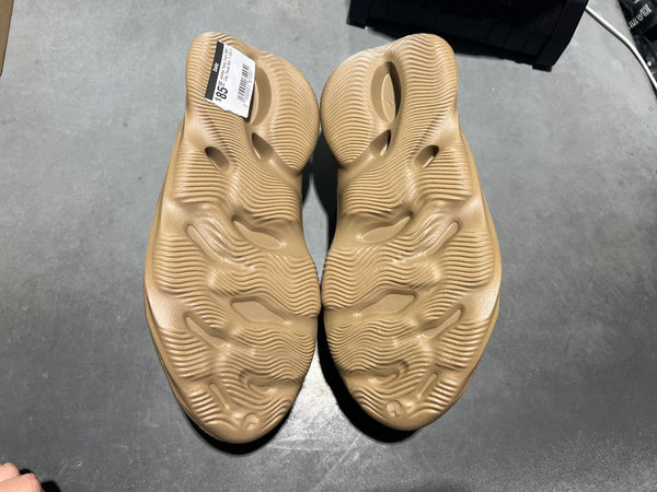 adidas Yeezy Foam RNR - Clay Taupe Size 11