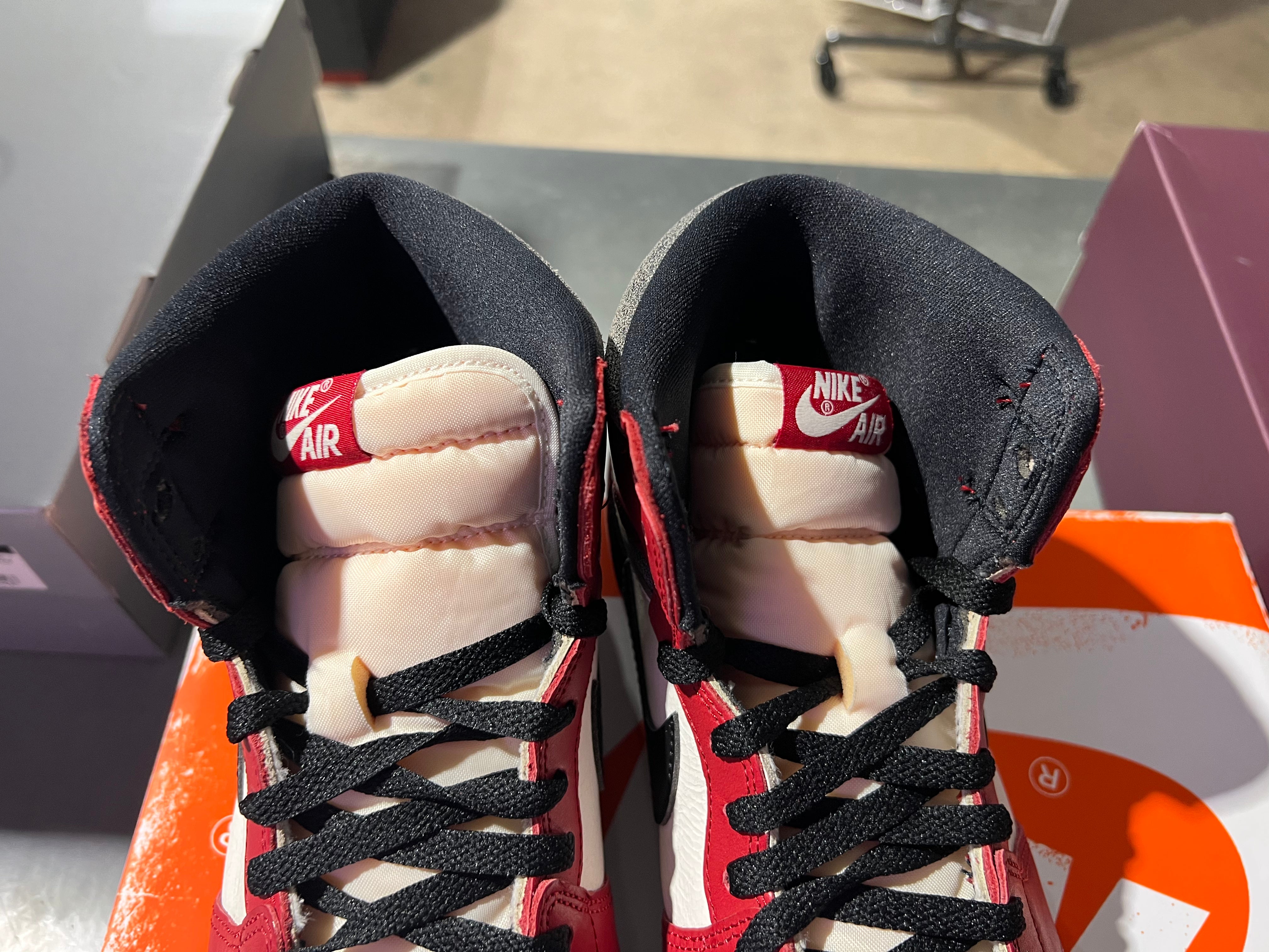 Air Jordan 1 Retro High OG - Chicago Lost and Found Size 11.5