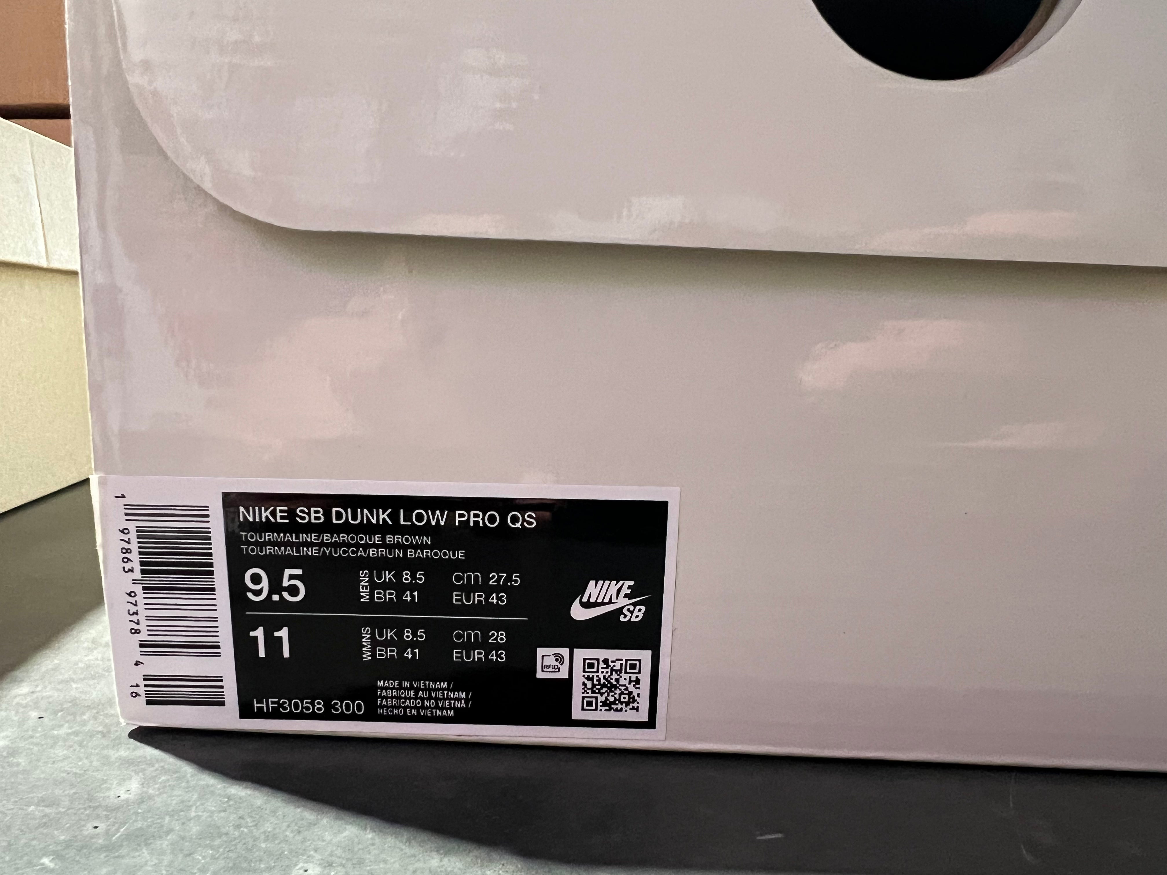Nike SB Dunk Low - Rodeo Tourmaline Size 9.5