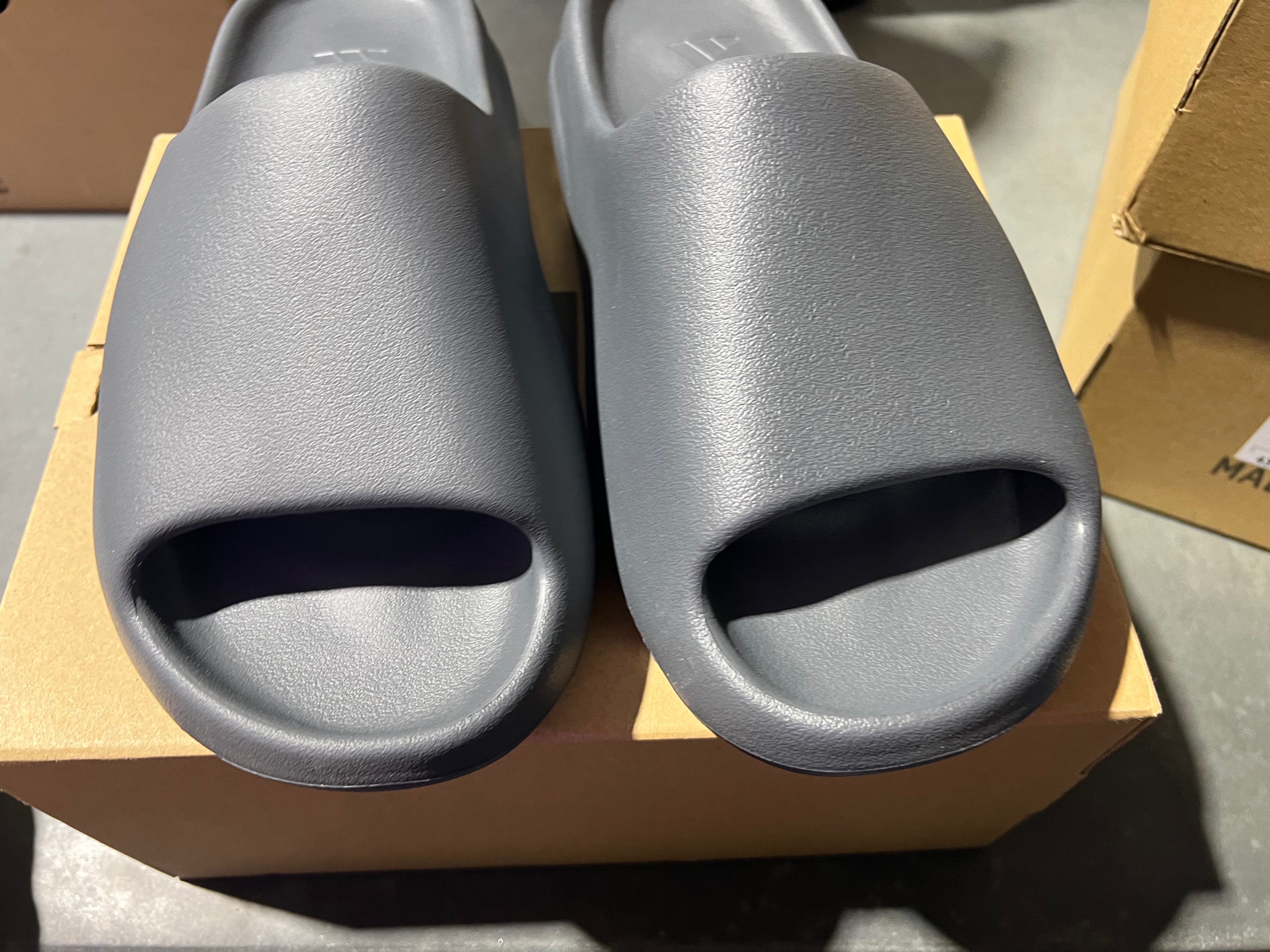 adidas Yeezy Slide - Slate Grey Size 10