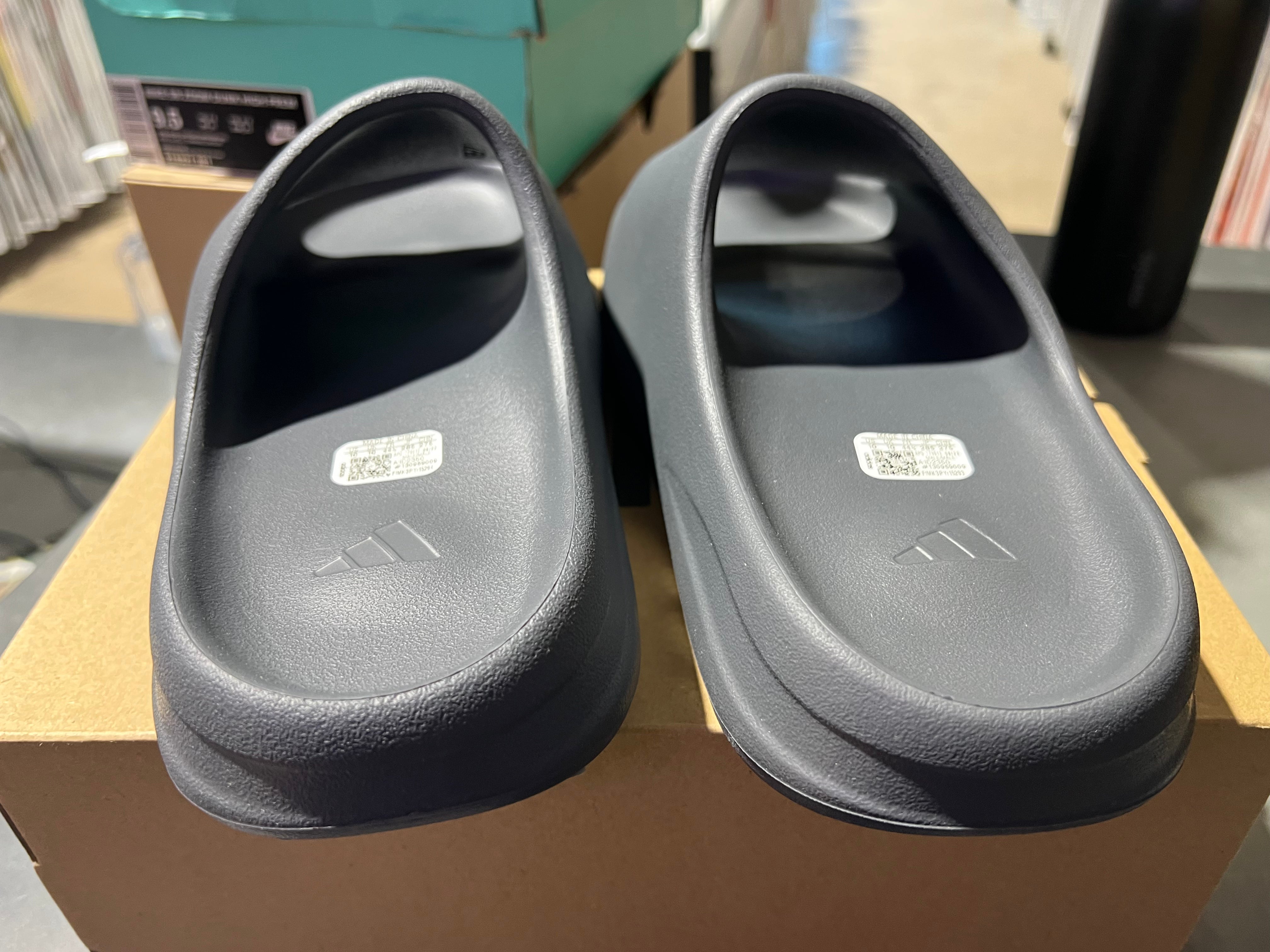 adidas Yeezy Slide - Slate Grey Size 10