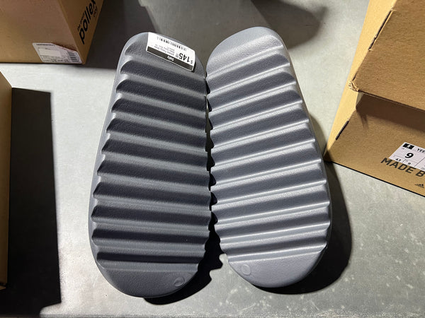 adidas Yeezy Slide - Slate Grey Size 10