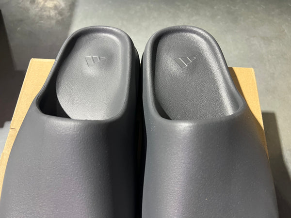 adidas Yeezy Slide - Granite Size 10