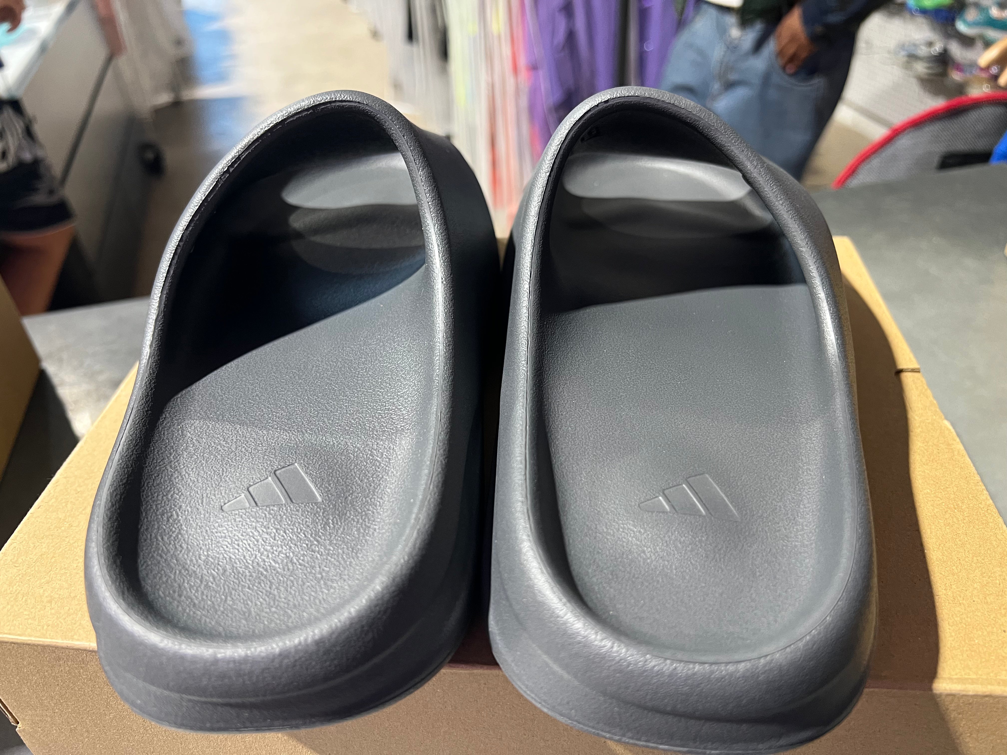adidas Yeezy Slide - Granite Size 10