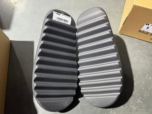 adidas Yeezy Slide - Granite Size 10