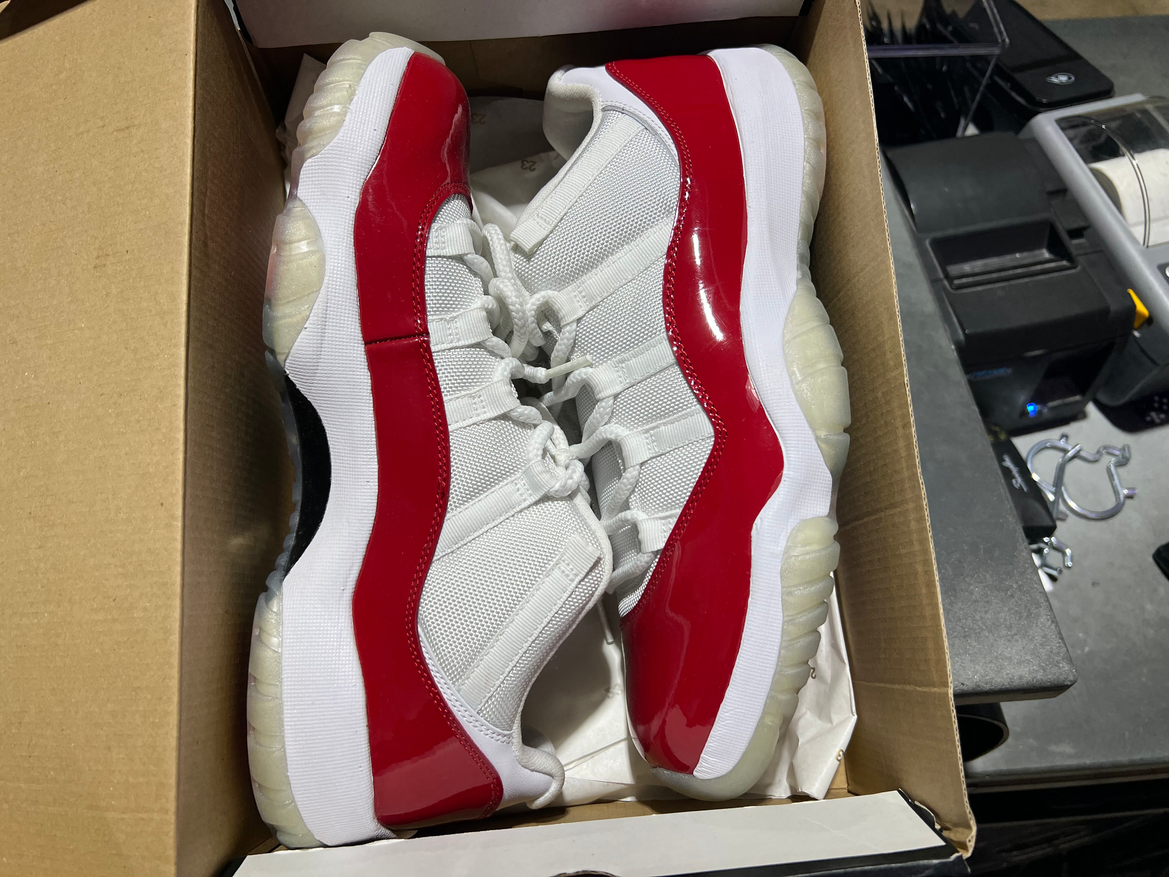 Air Jordan 11 Retro Low - Cherry 2016 Size 11