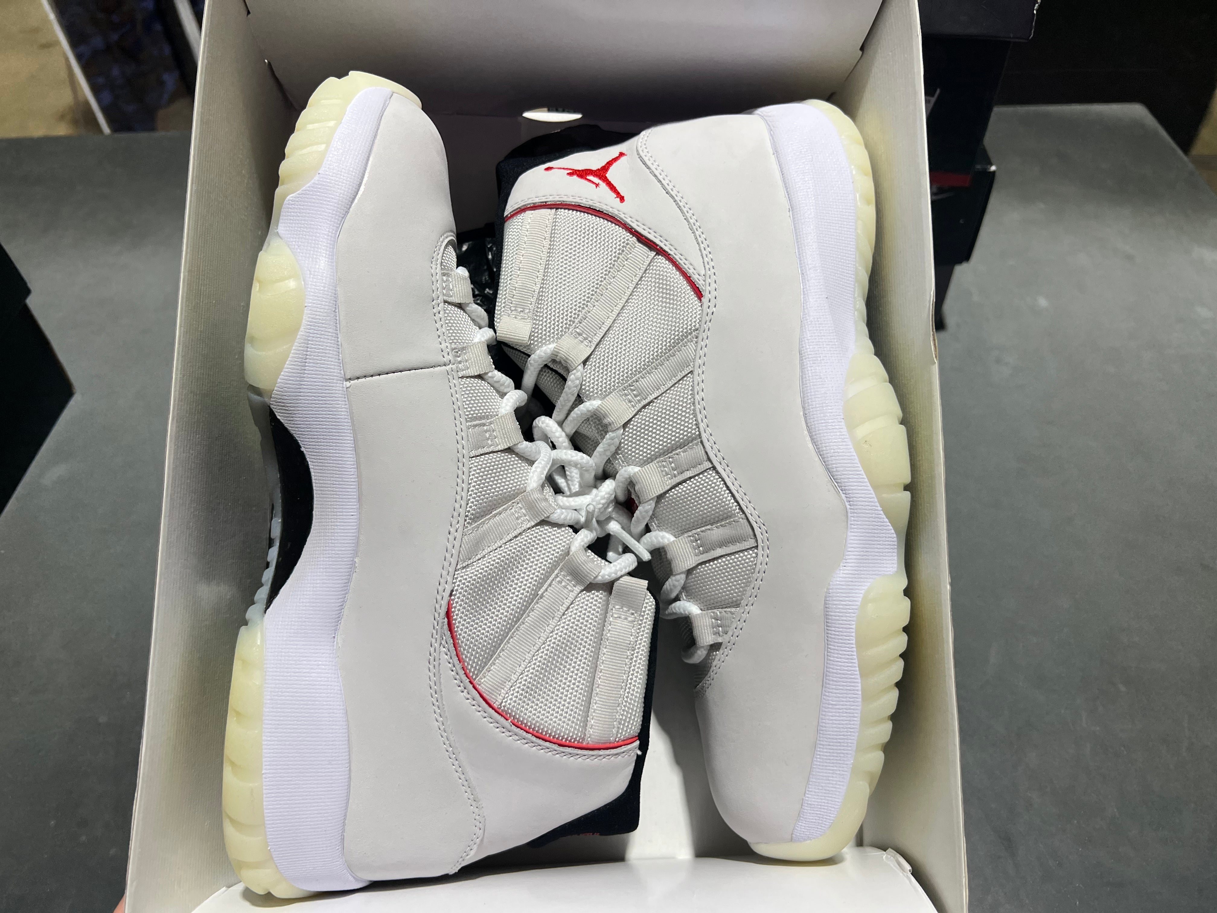 Air Jordan 11 Retro - Platinum Tint Size 11