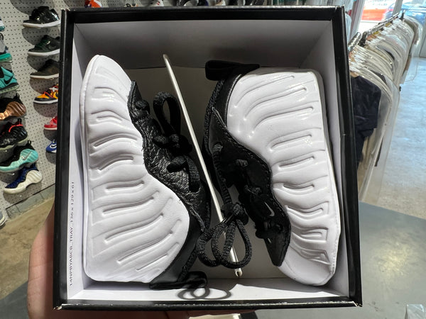 Nike Lil/ Posite One CB - White Size 3c
