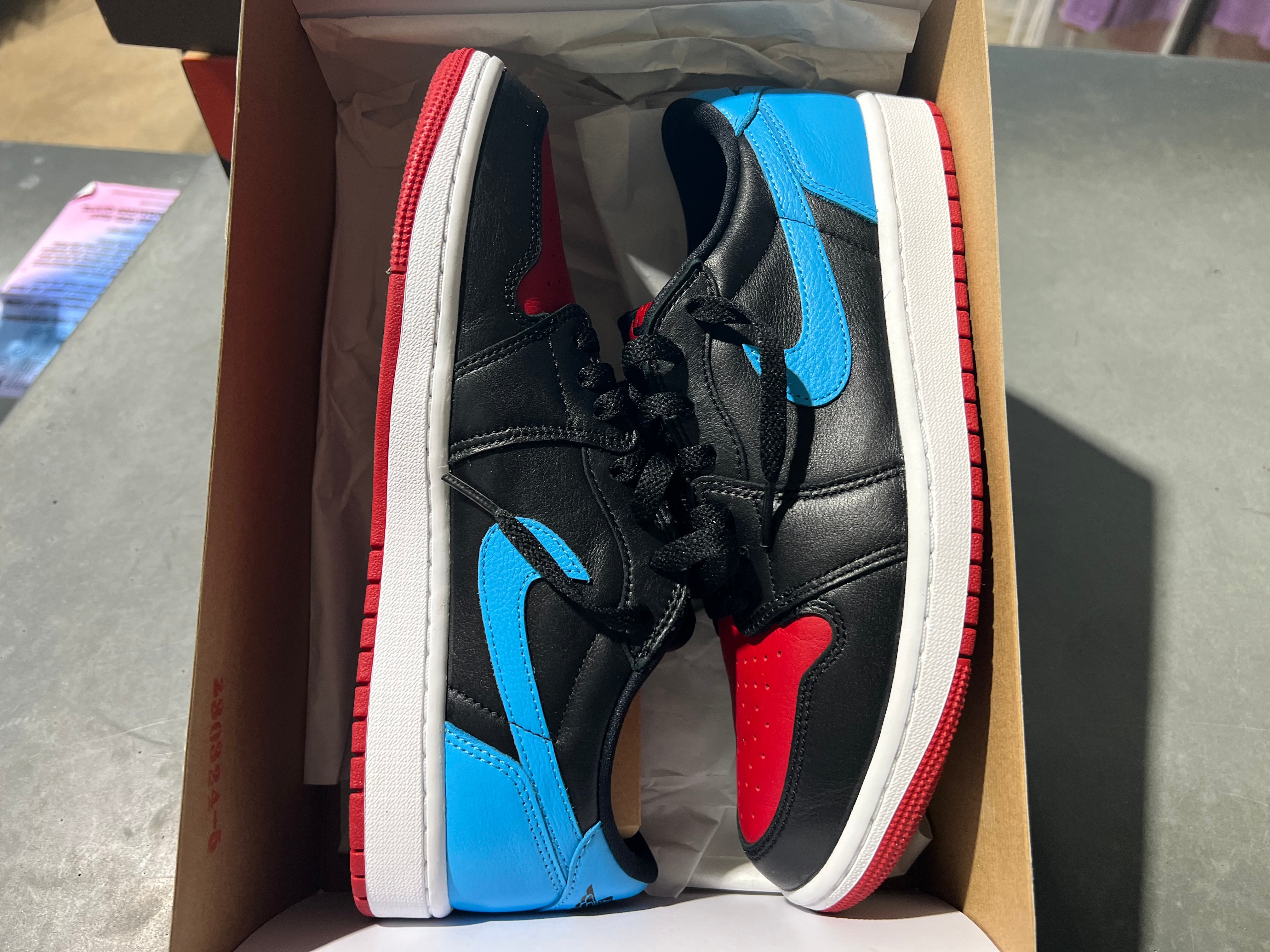 WMNS Air Jordan 1 Retro Low OG - NC to Chi Size 9.5W/8M