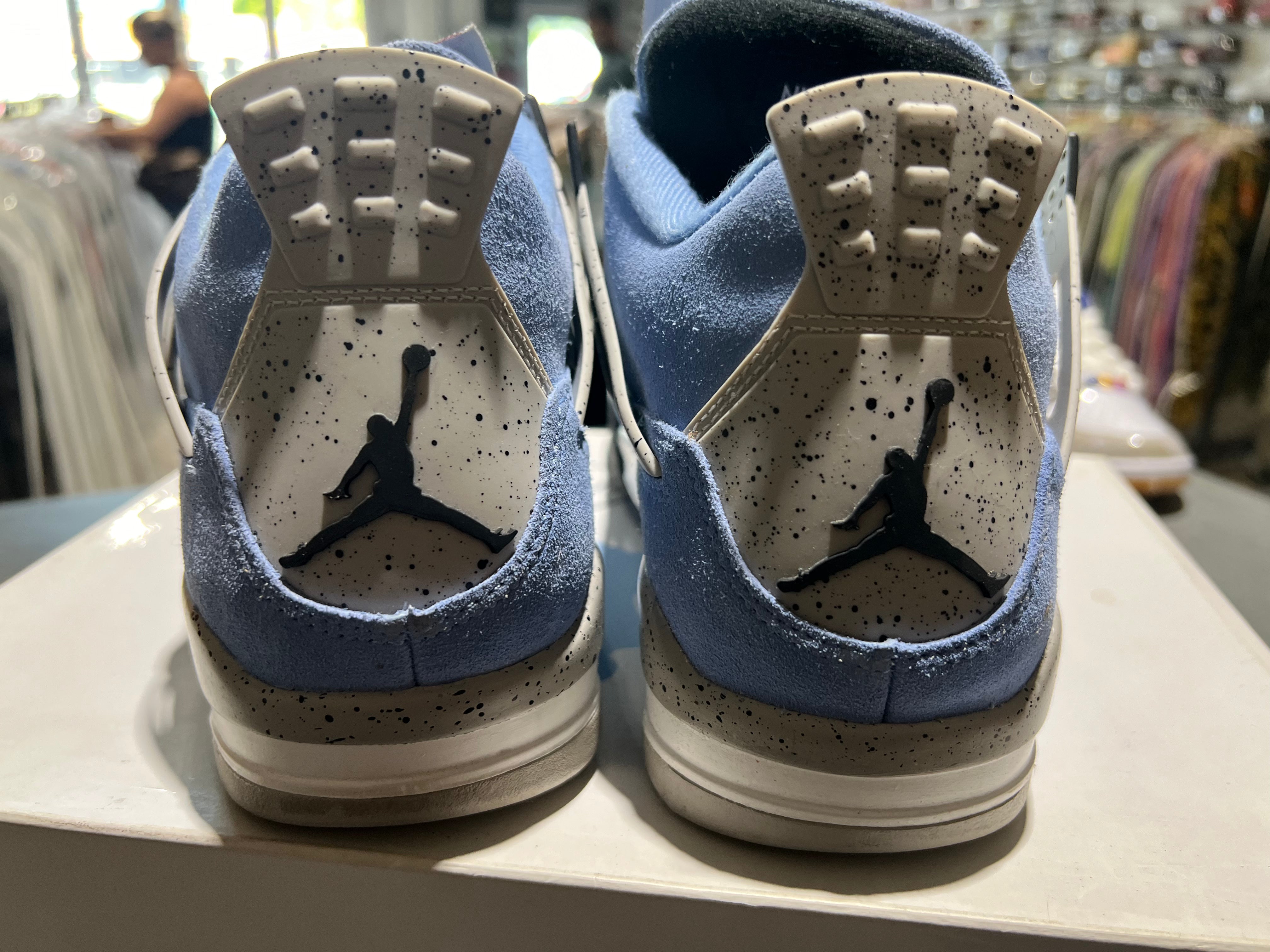 Air Jordan 4 Retro - University Blue Size 9