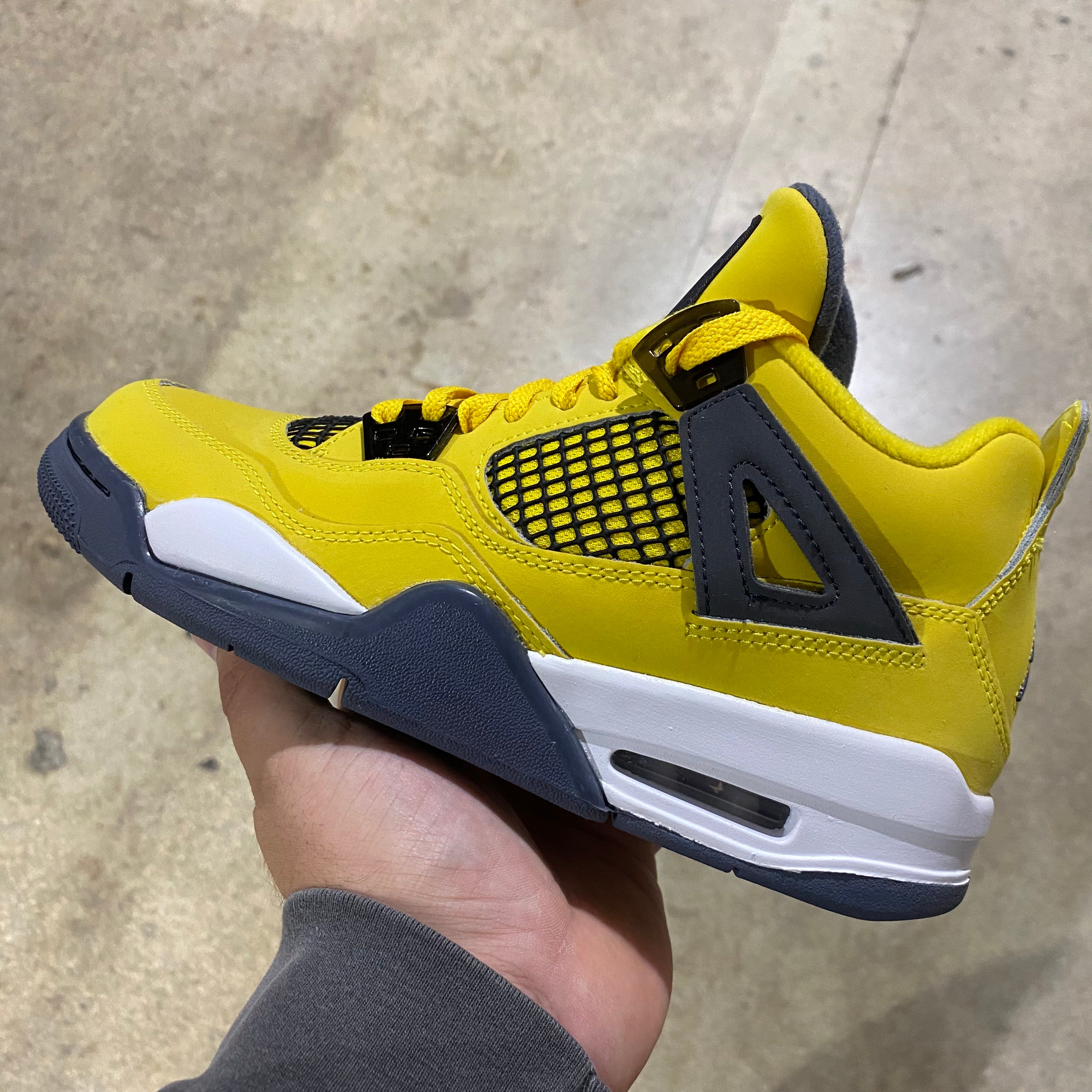 Air Jordan 4 Retro (GS) - Lightning Size 6.5Y