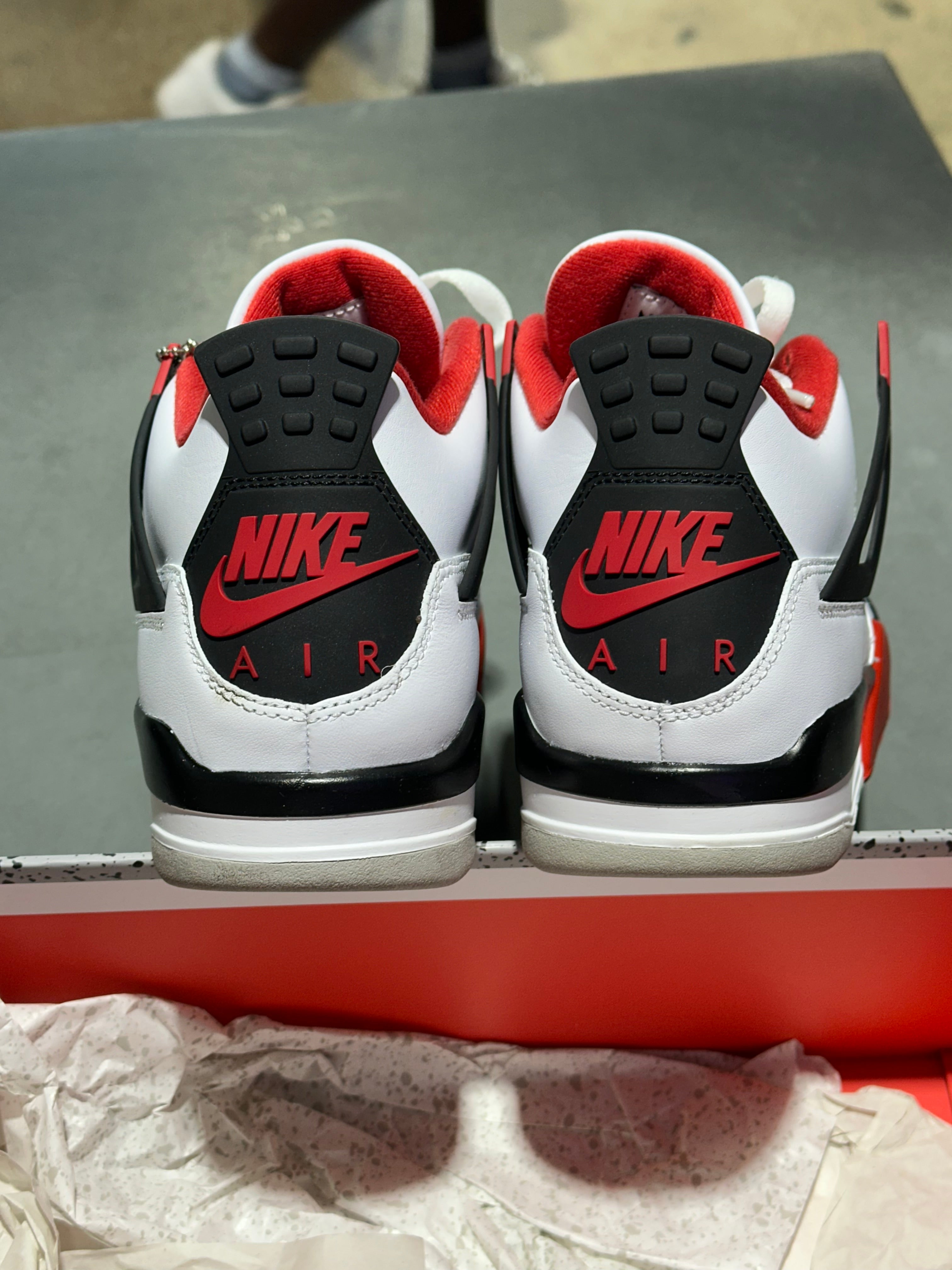 Air Jordan 4 Retro - 2020 Fire Red Size 8.5