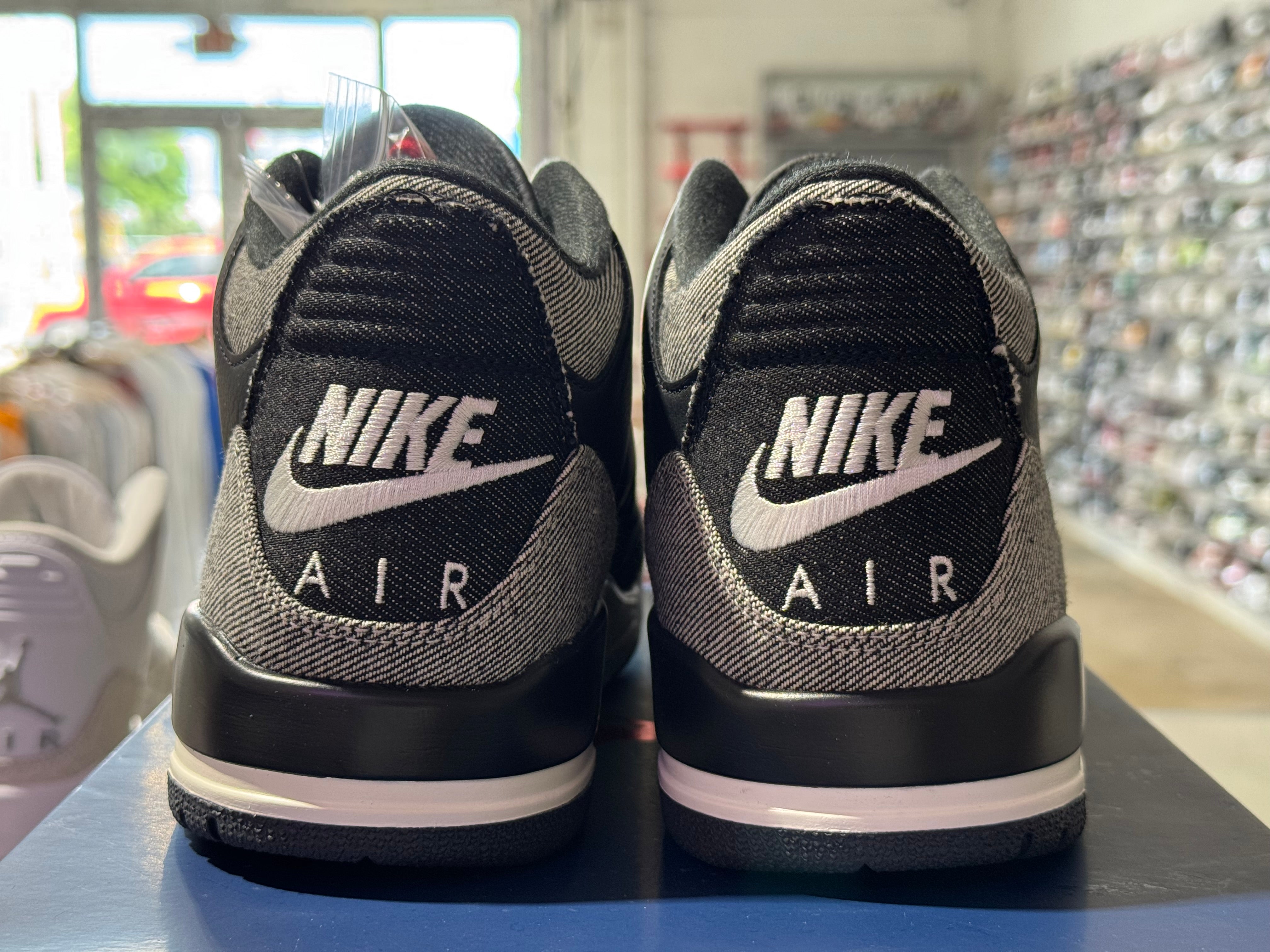 Air Jordan 3 Retro - Levi’s Black Size 9.5