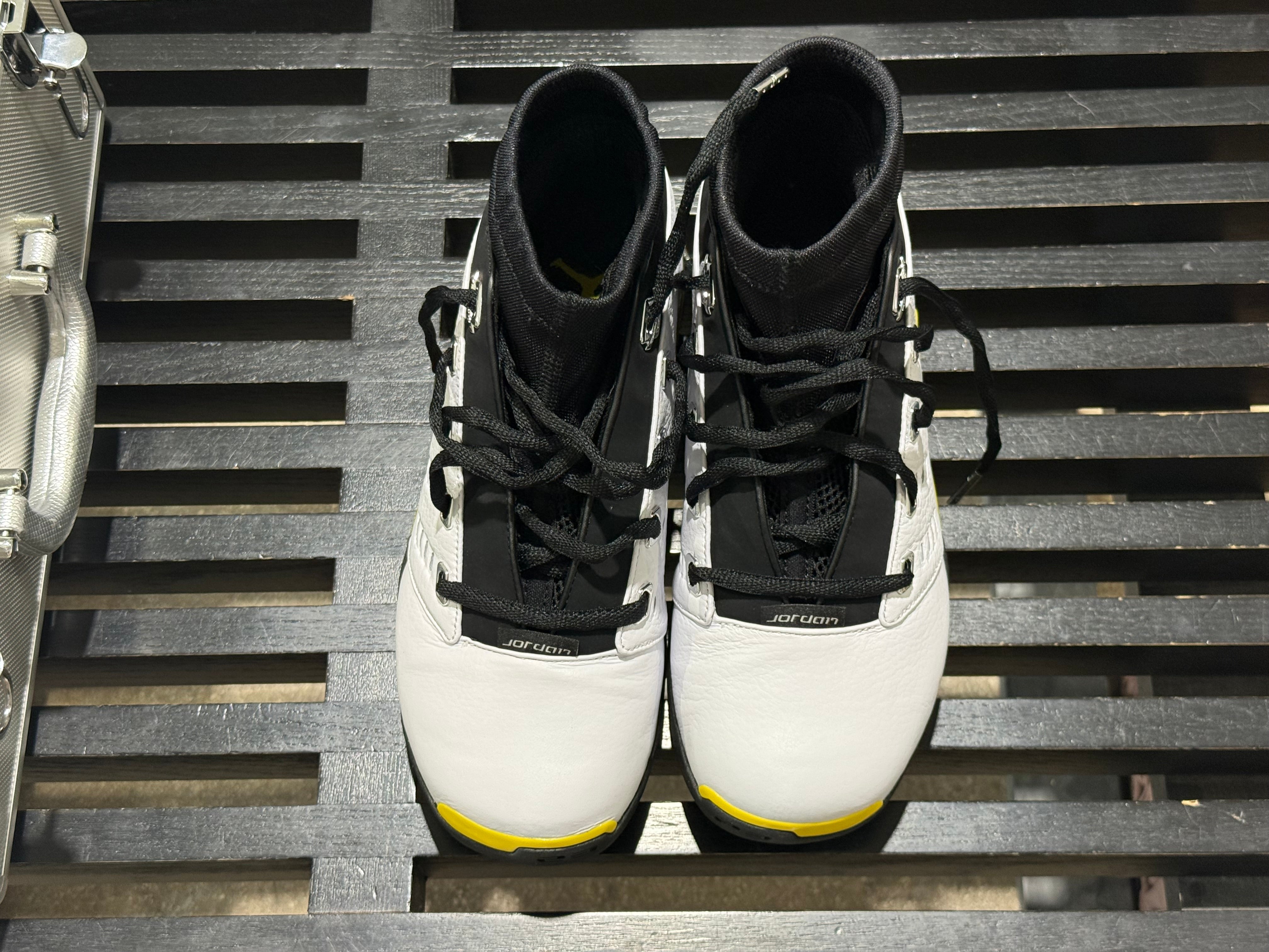 Air Jordan 17 Retro Low SP - Lightning Size 9