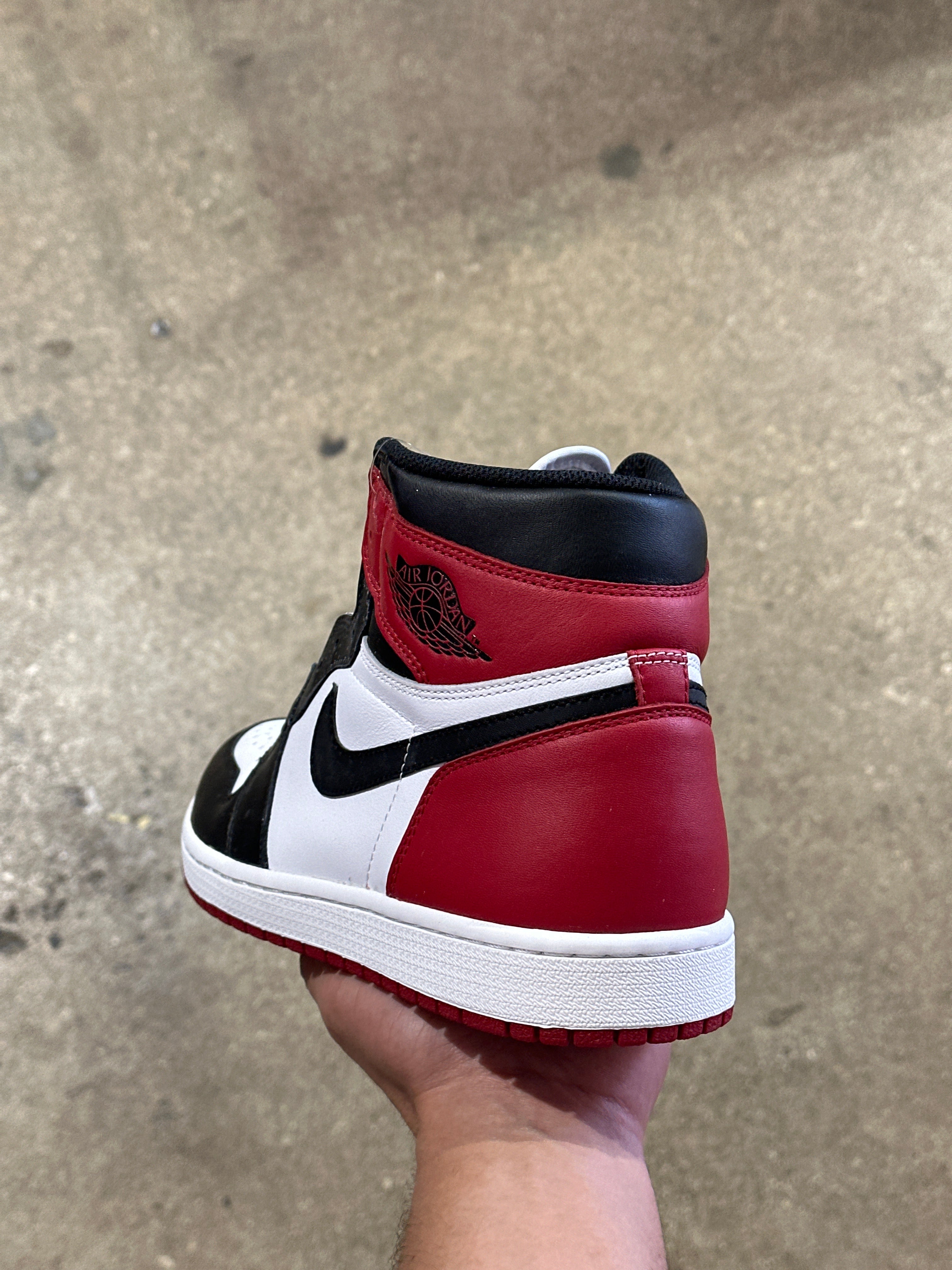 Air Jordan 1 Retro - Black Toe 2016 Size 10.5