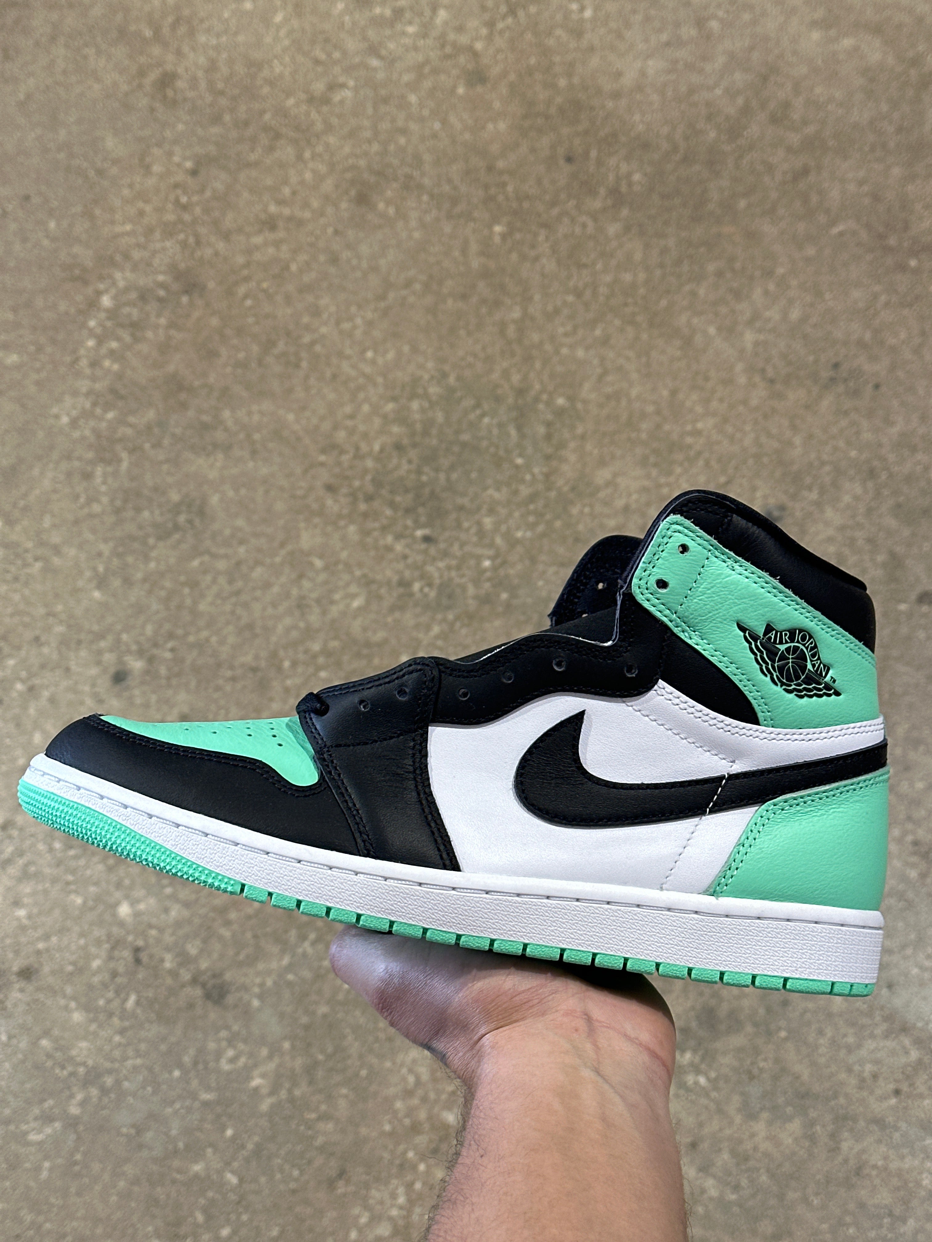 Air Jordan 1 Retro High OG - Green Glow